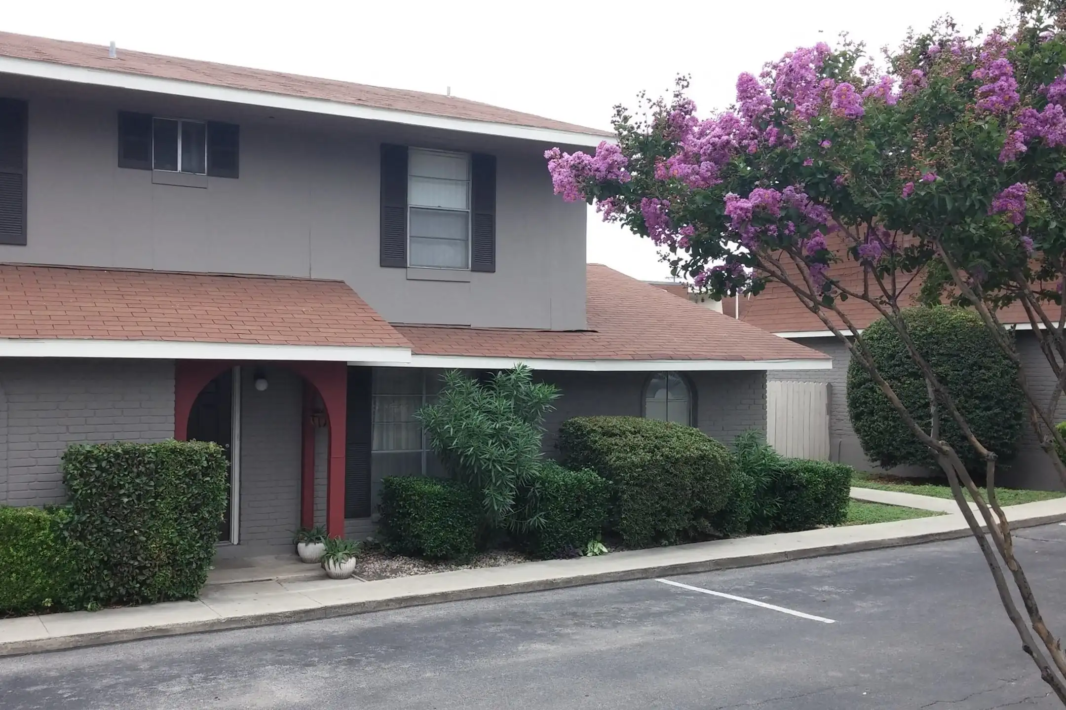 Wellington Estates 6623 Callaghan Rd San Antonio, TX Apartments for