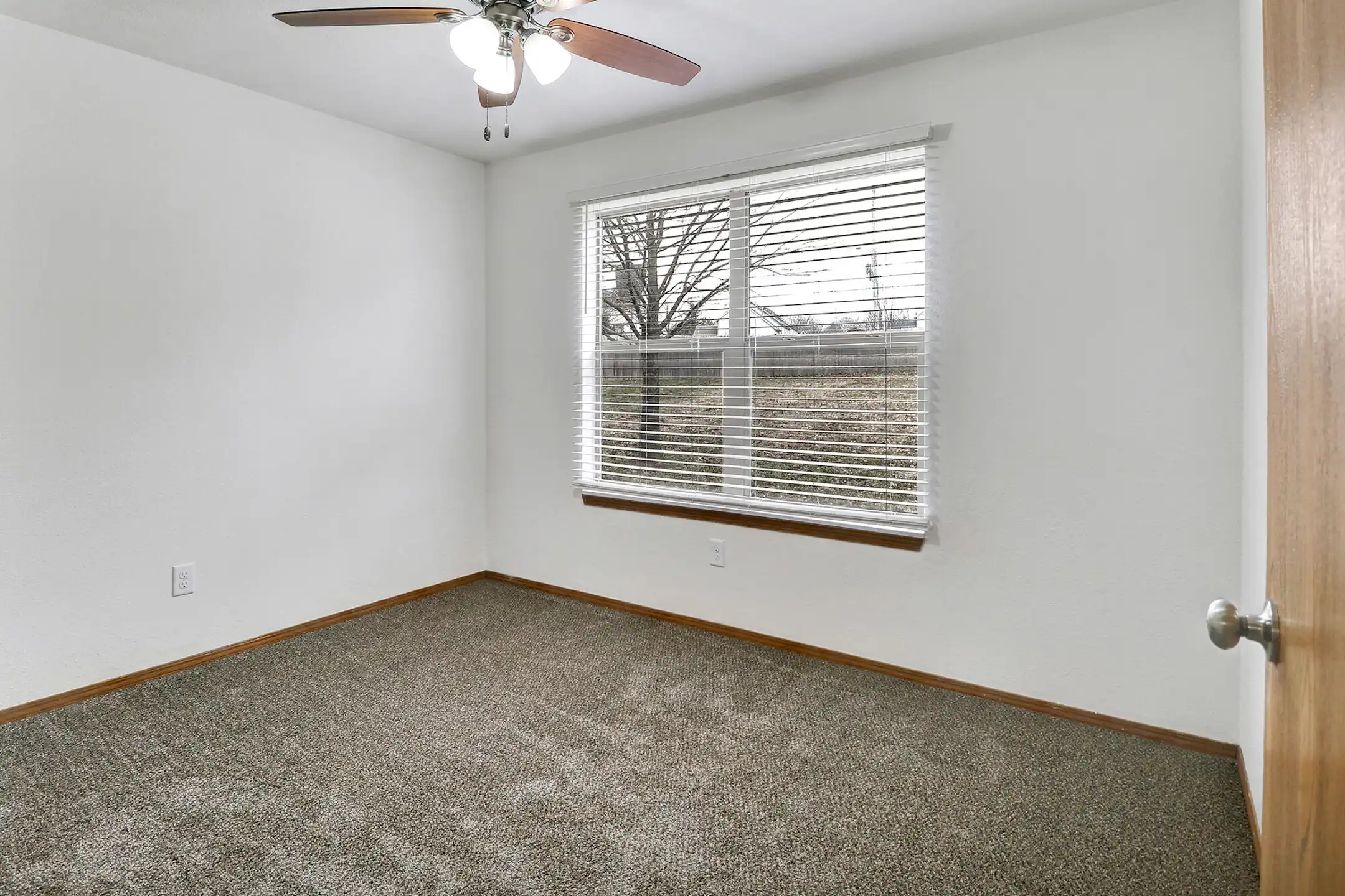 Bedroom - Park Place Apartments - Springfield, MO