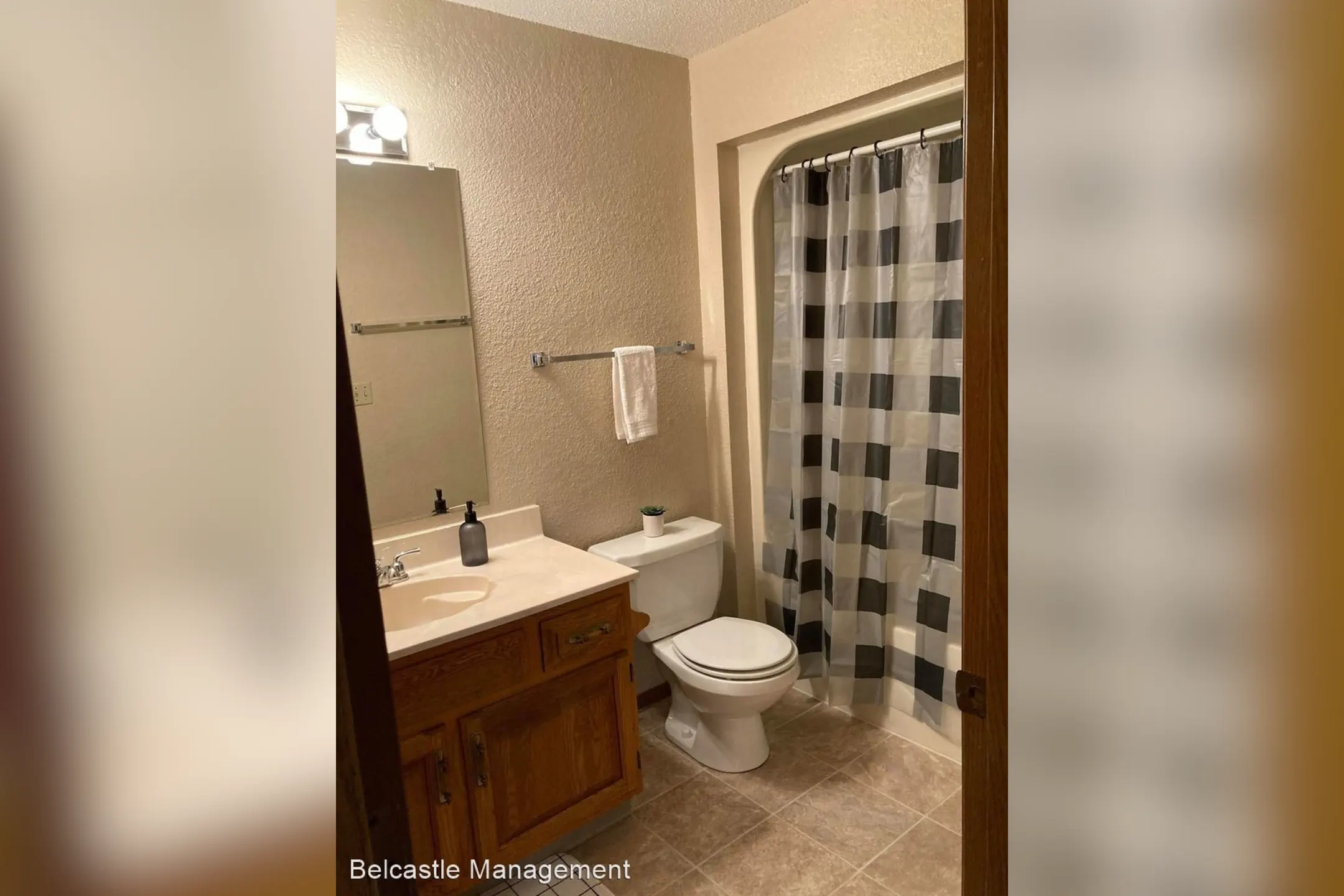 Bathroom - Capitol Apartments - Bismarck, ND
