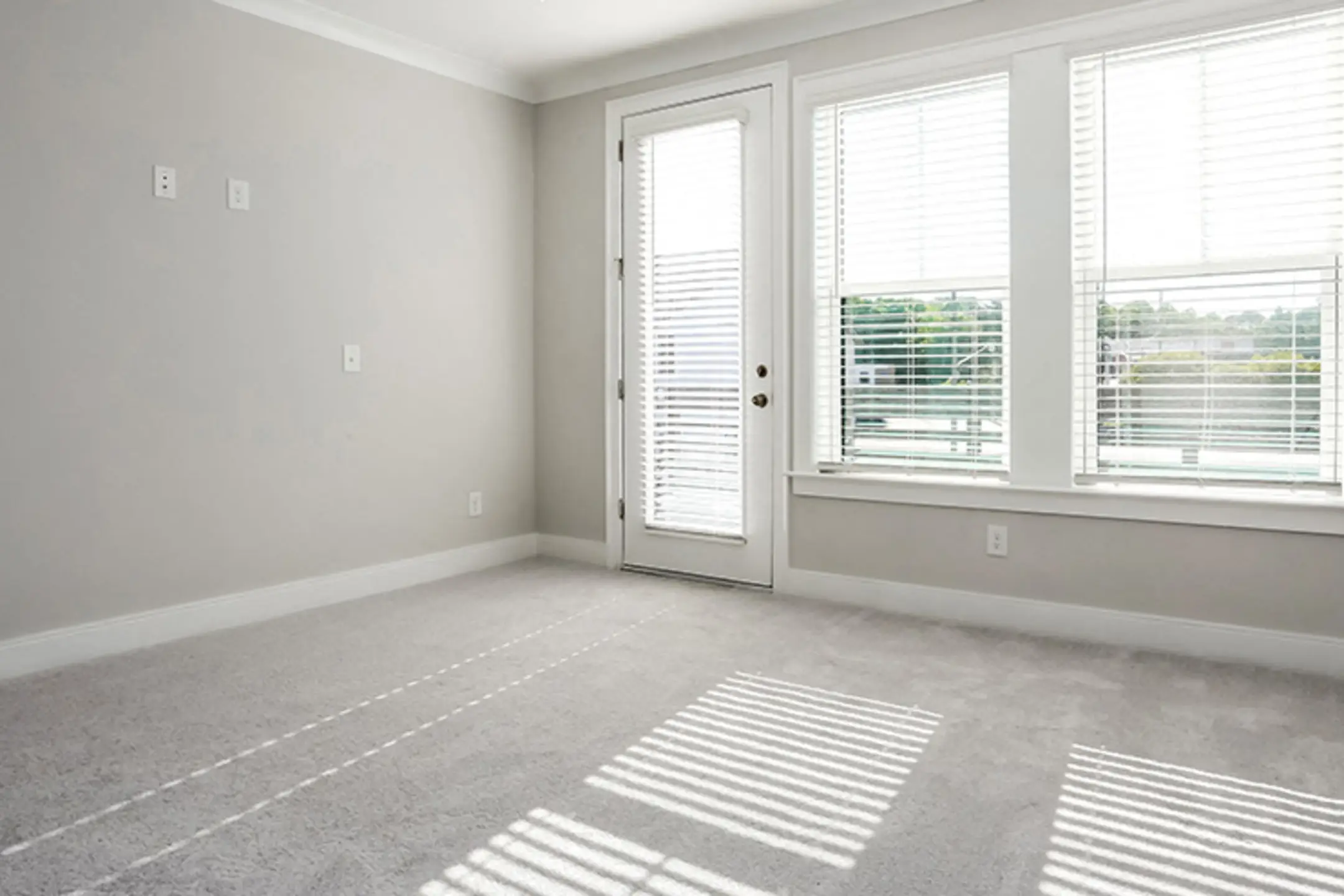 Ellison Park 400 Hannover Park Road Sandy Springs, GA Townhomes for