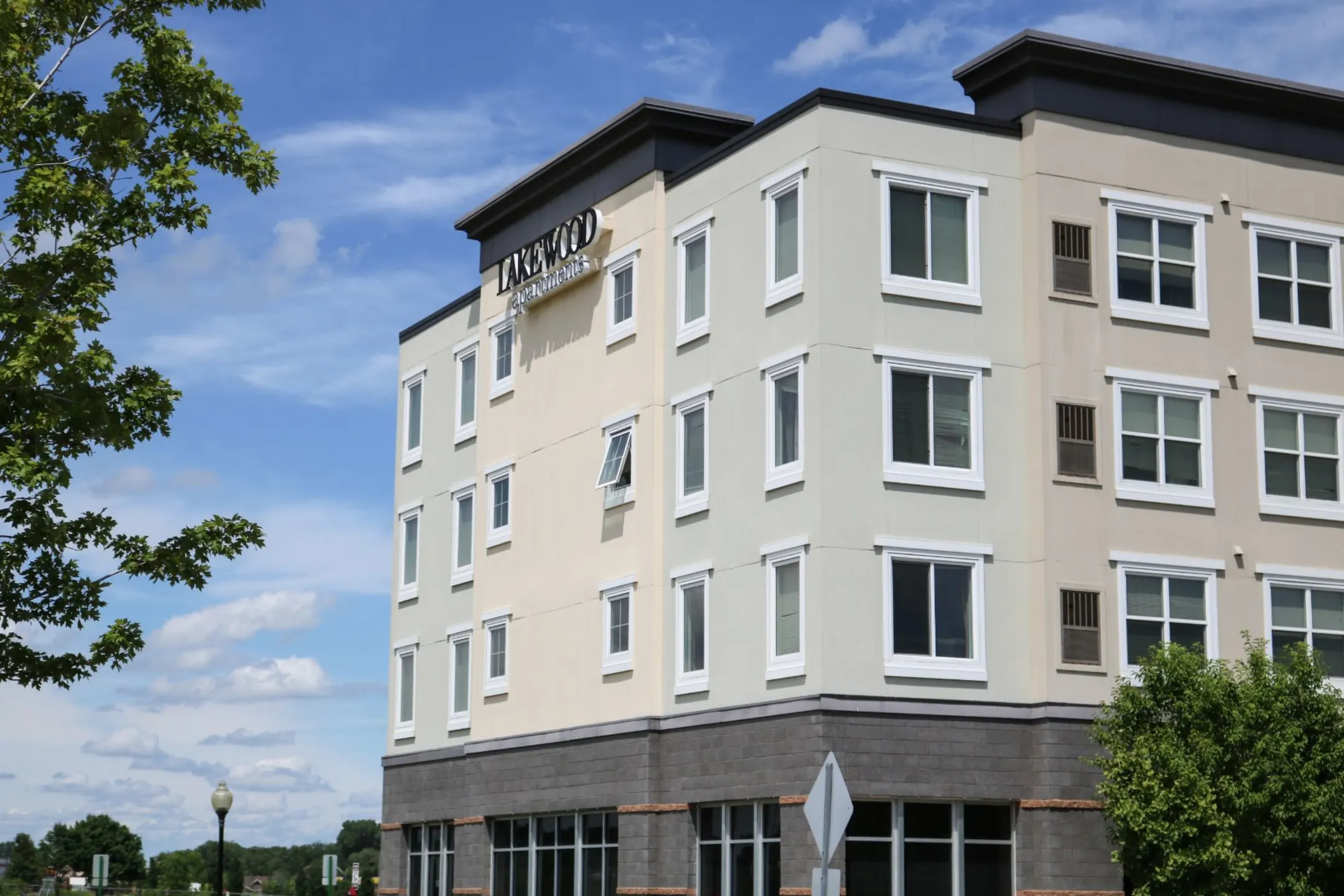 Building - Lakewood Apartments - Circle Pines, MN