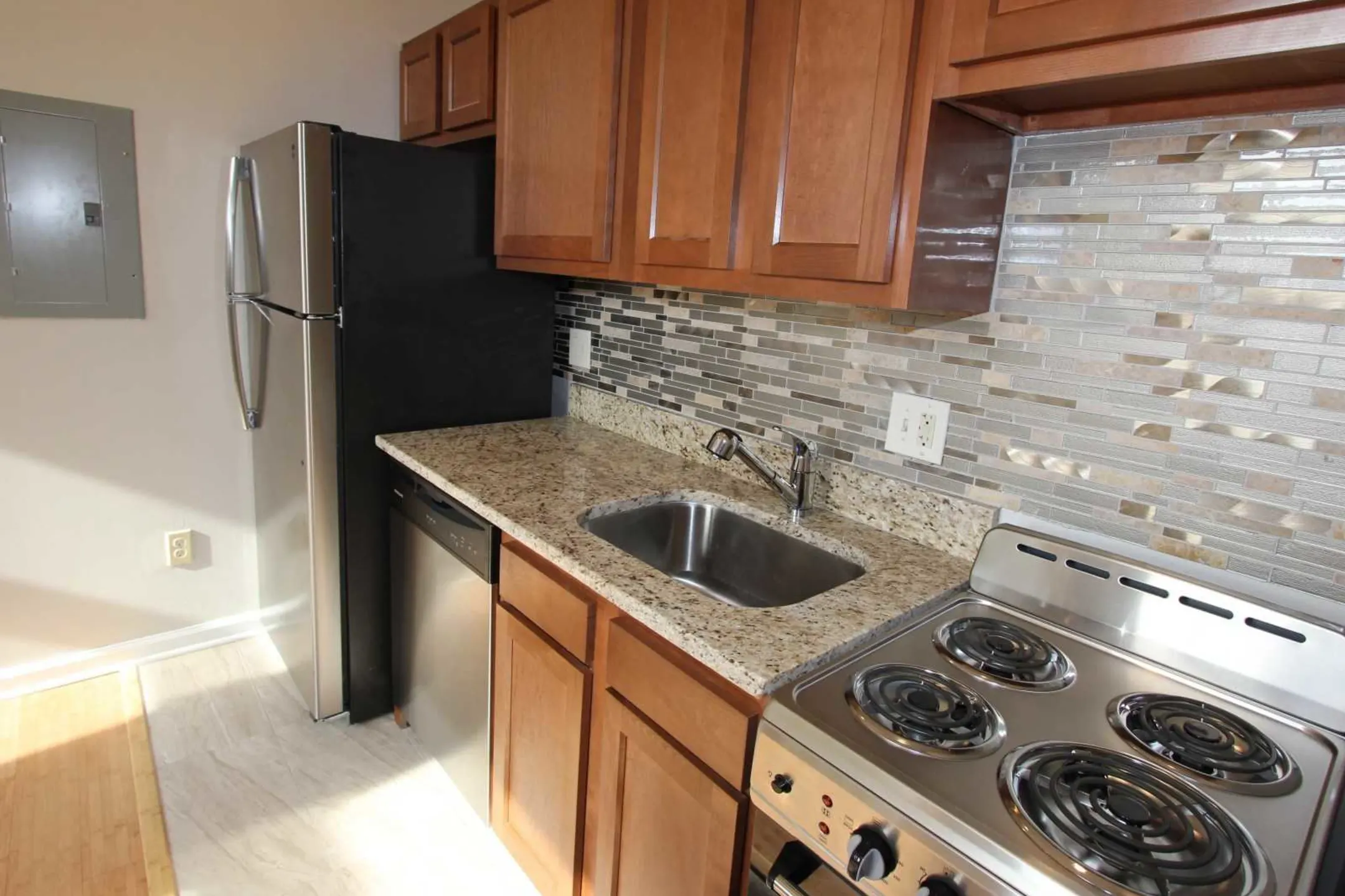 Kitchen - Bloomfield Apartments - Pittsburgh, PA