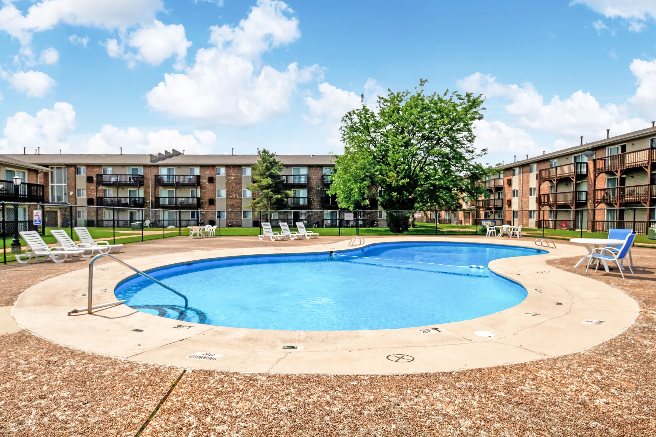 Pool - Manchester Court - Oak Forest, IL
