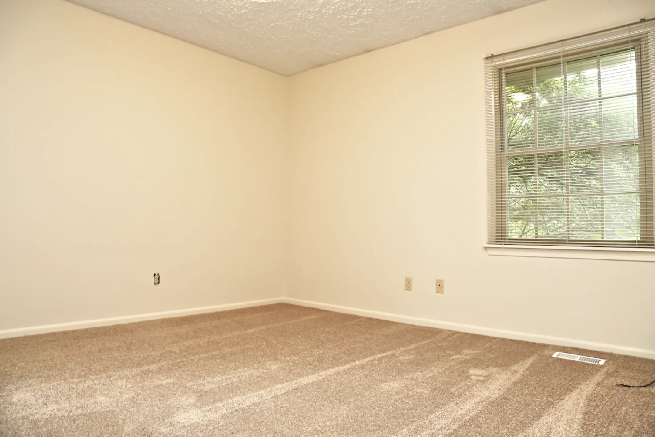 Bedroom - Cambria Heights Apartments & Townhomes - East Lansing, MI