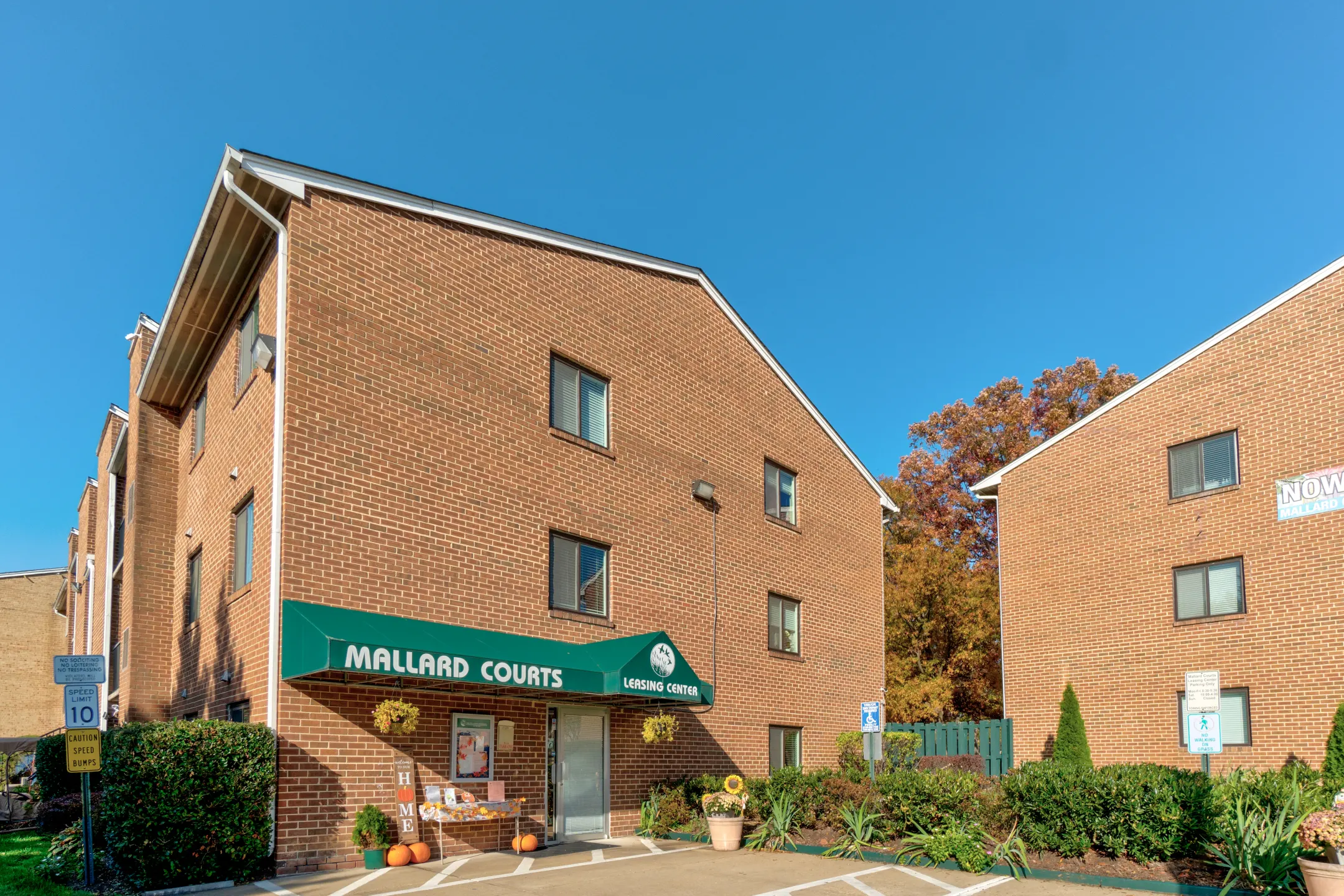 Community Signage - Mallard Courts Apartments - Alexandria, VA