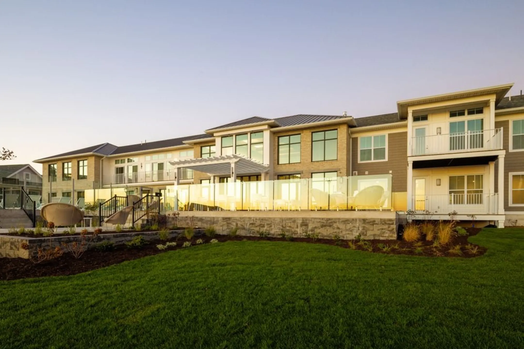 Avalon Harbor Isle Apartments Island Park, NY 11558