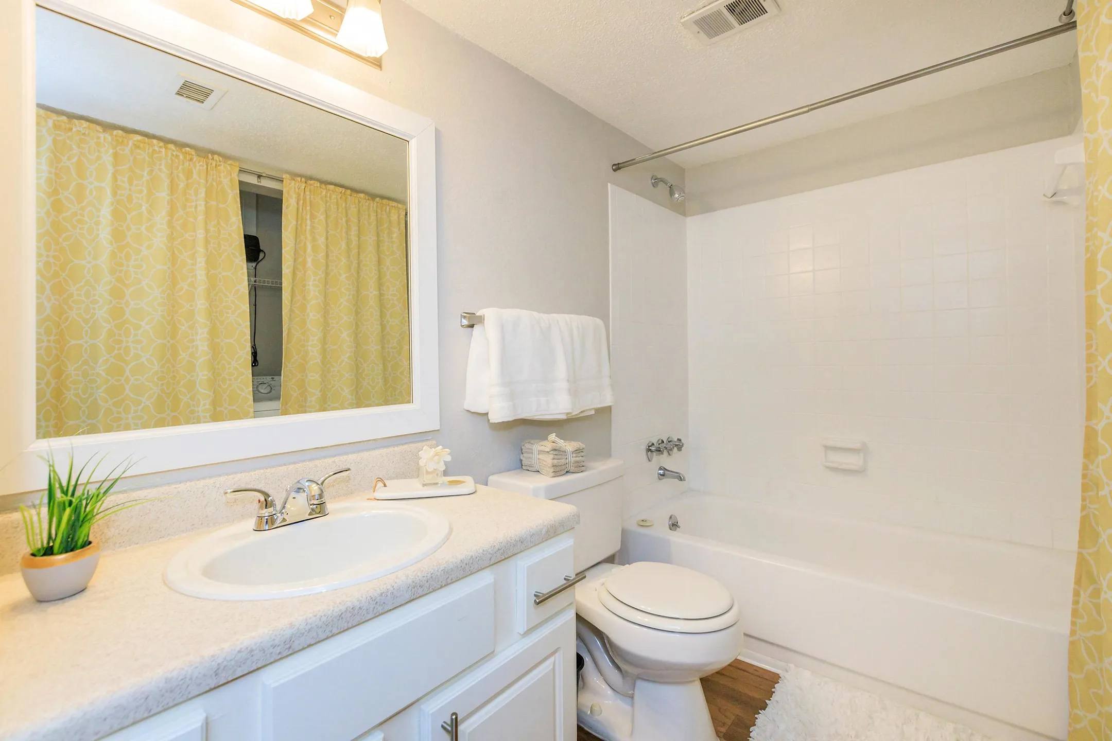 Riverview North Apartments