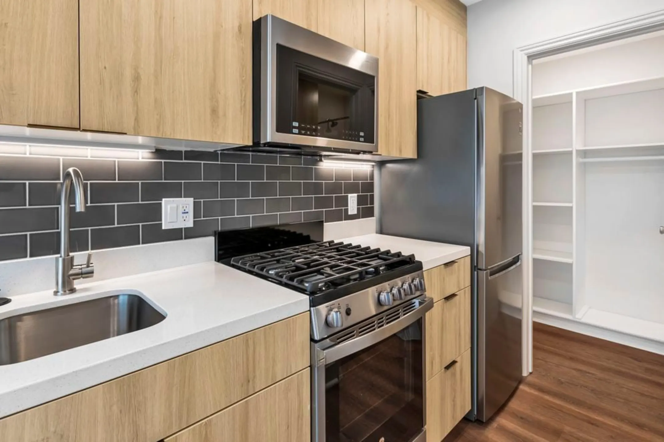 AVA Burbank Apartments Burbank, CA 91505