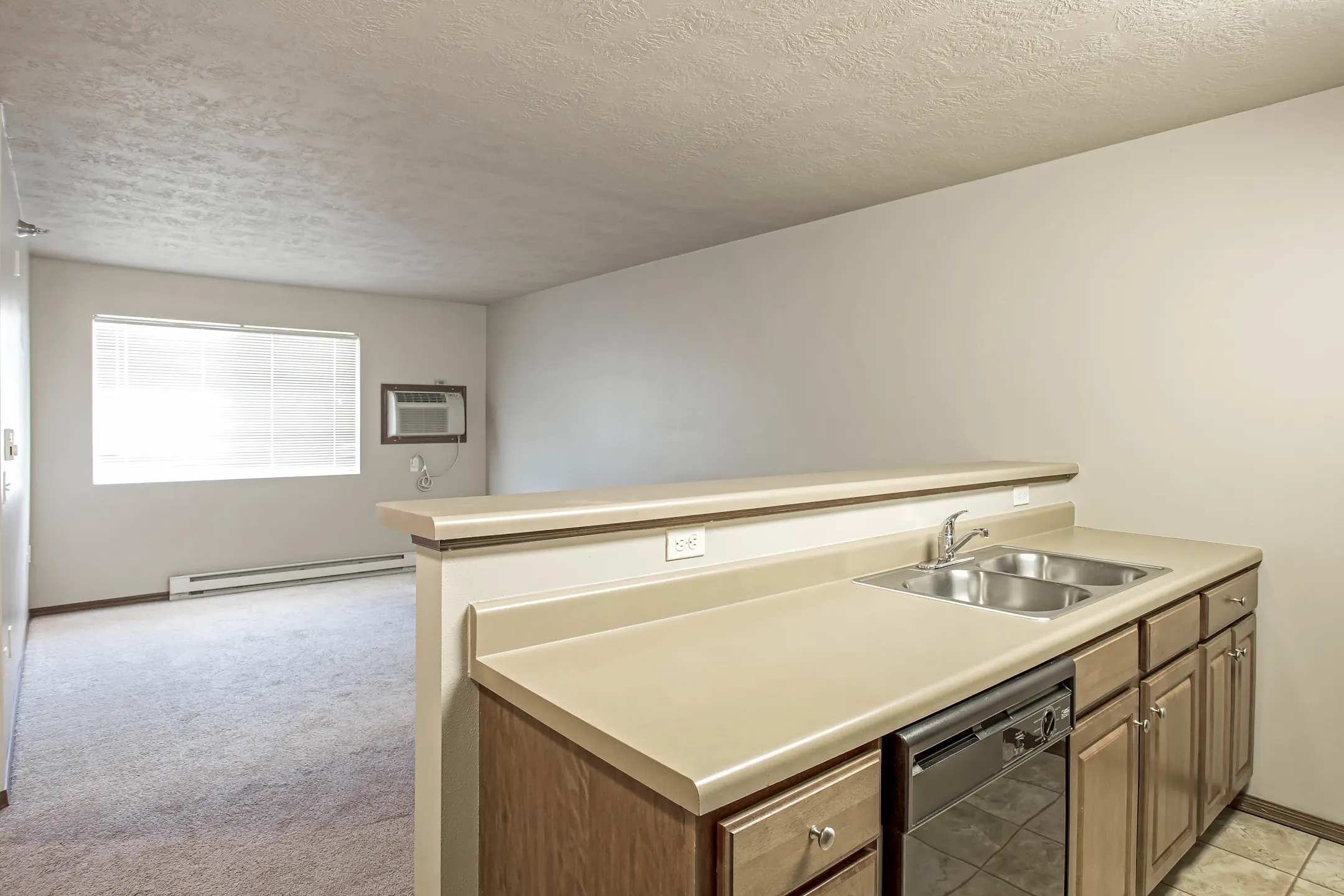 Auburn Manor Apartments - Sioux Falls, SD