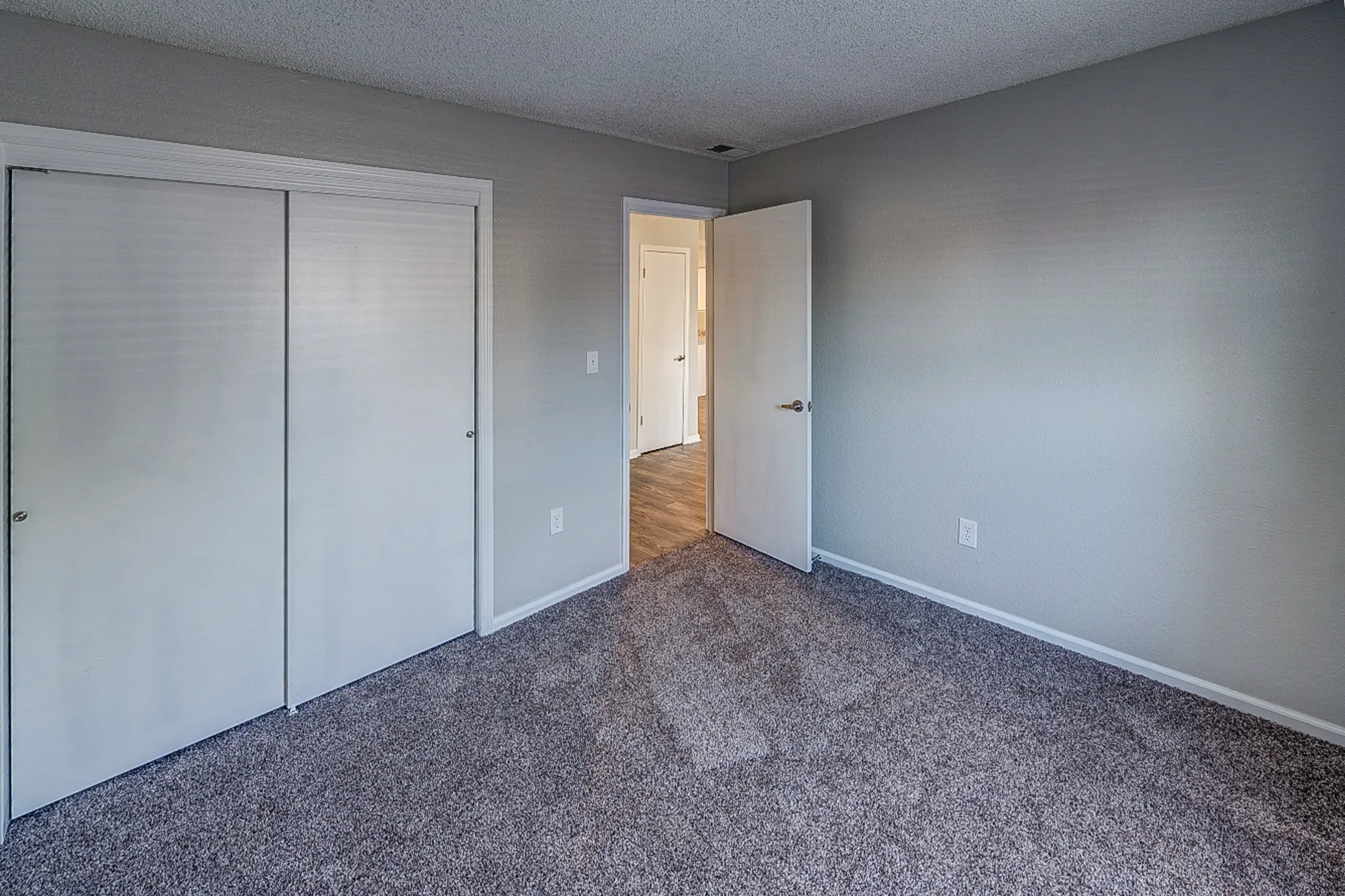 Pinehurst Apartments Kansas City, MO 64118