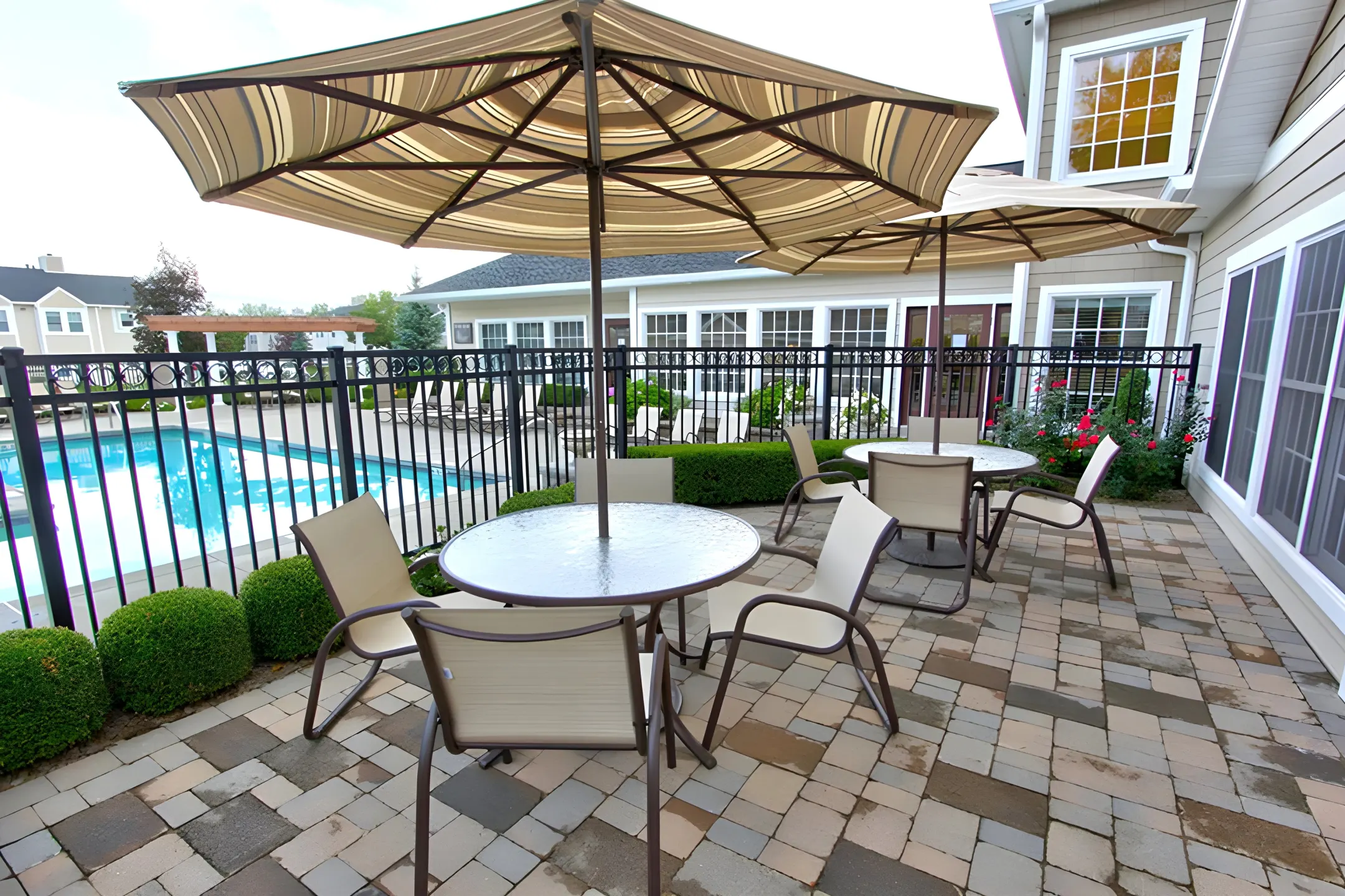 Patio / Deck - Country Club Manor Apartments - Williamsville, NY
