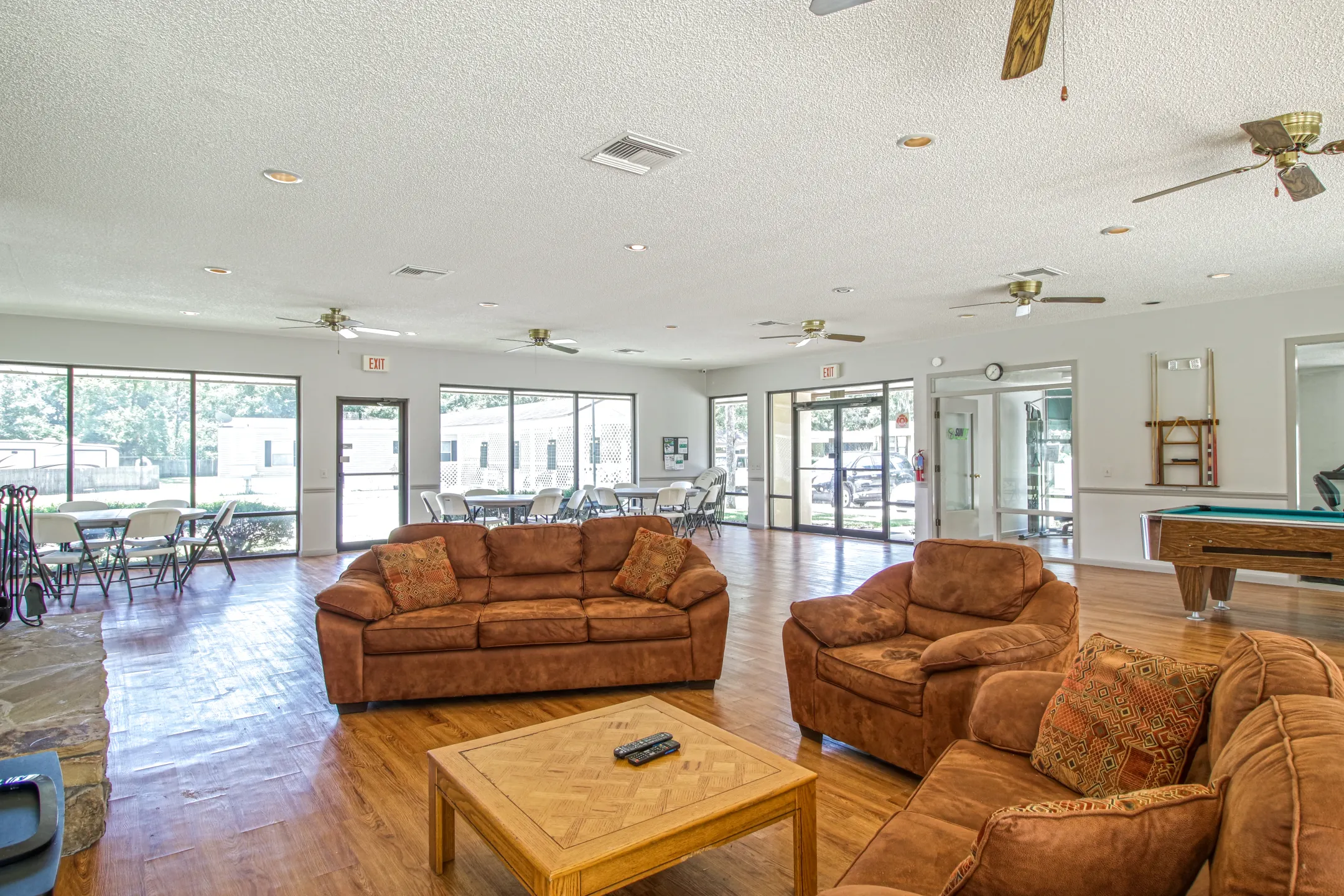 Living Room - Shady Road Villas - Ocala, FL