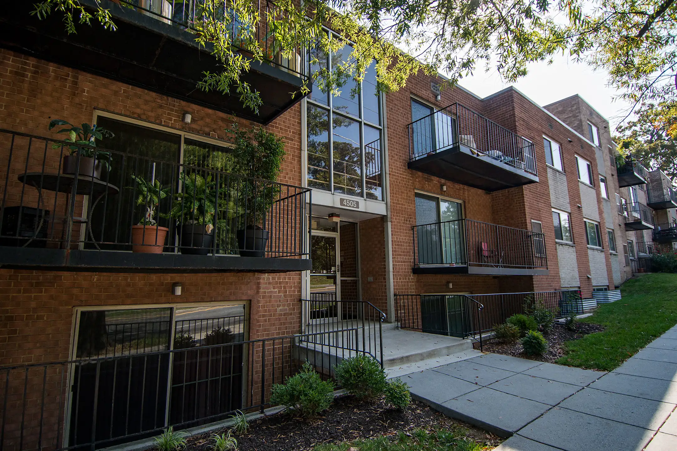 Building - Clermont Apartments - Washington, DC