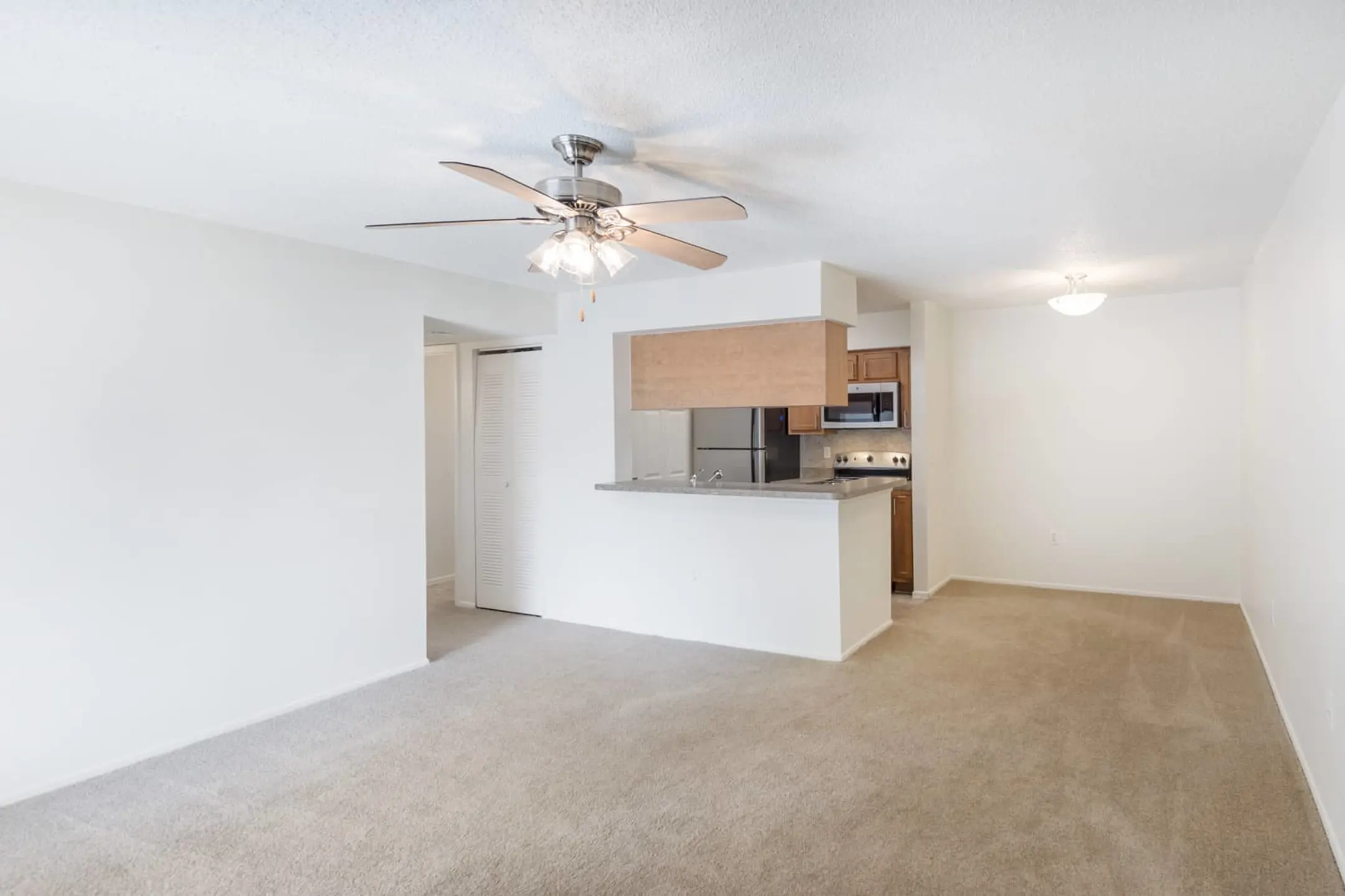 Lakewood Place Apartments Brandon, FL 33510