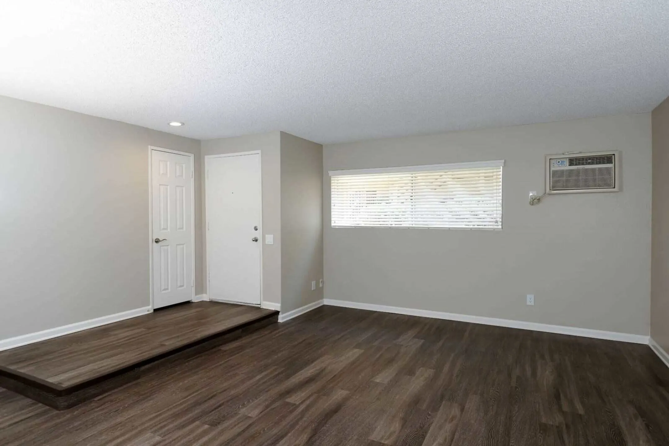 Living Room - Horizon Apartment homes - Santa Ana, CA