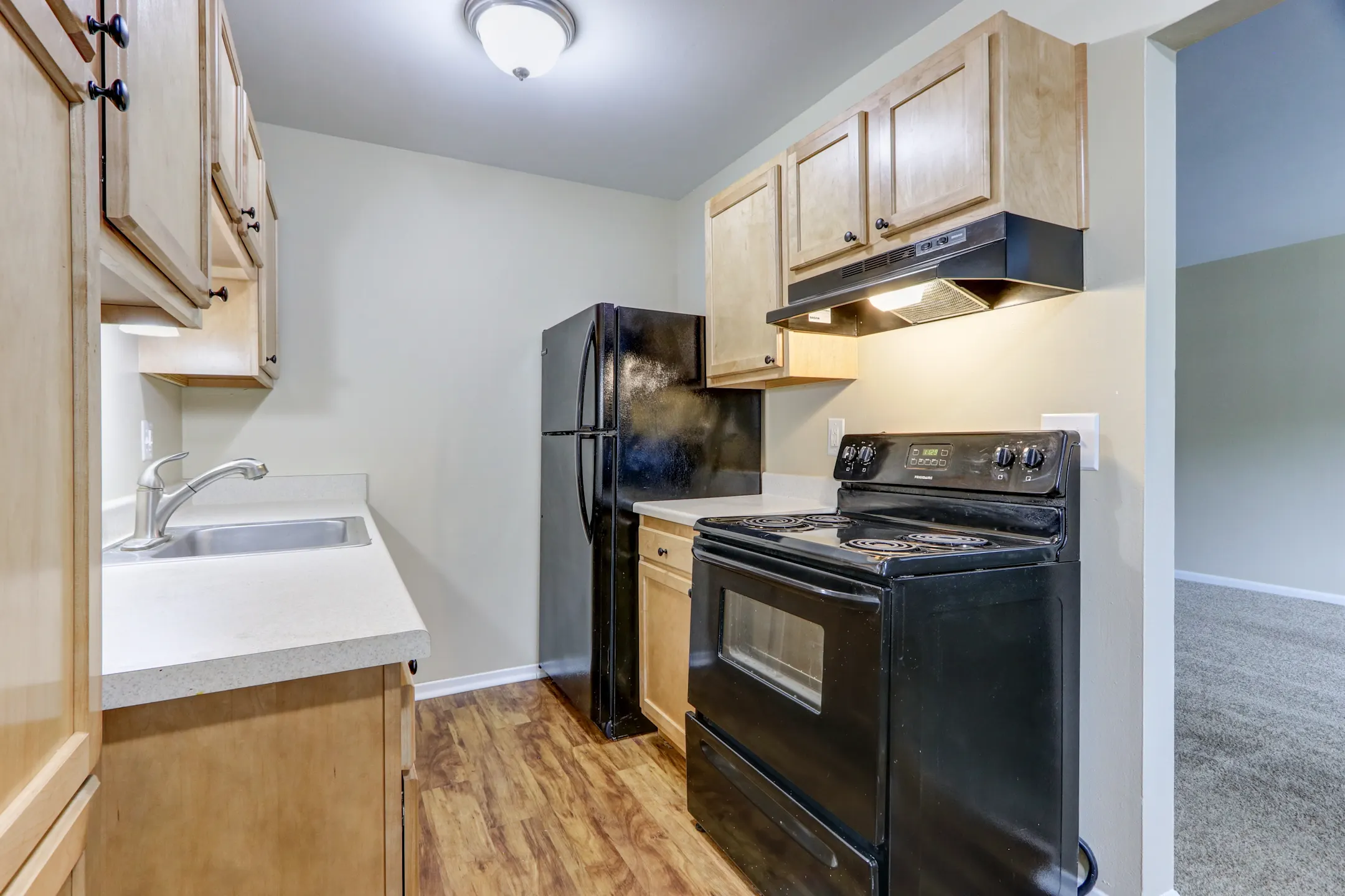 Kitchen - Water's Edge - South Lyon, MI