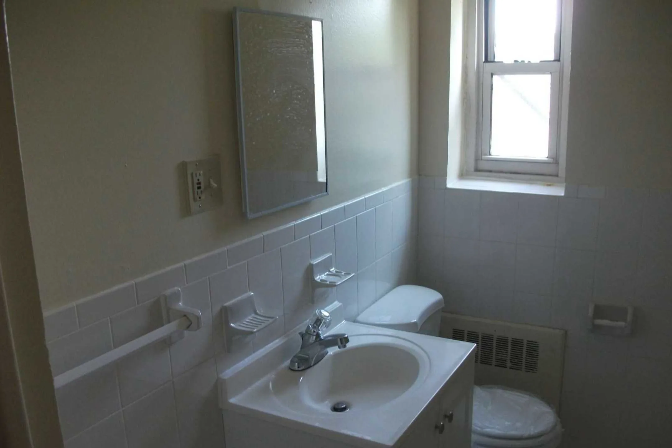 Bathroom - Union Avenue - Irvington, NJ