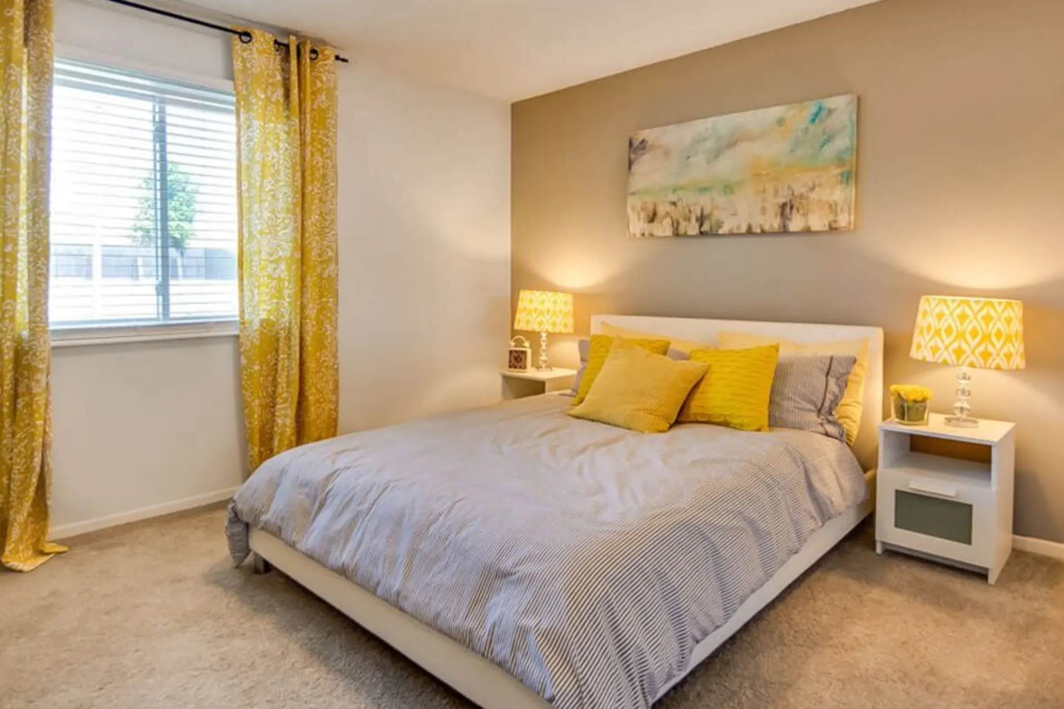 Bedroom - Nori Apartments - Kansas City, MO