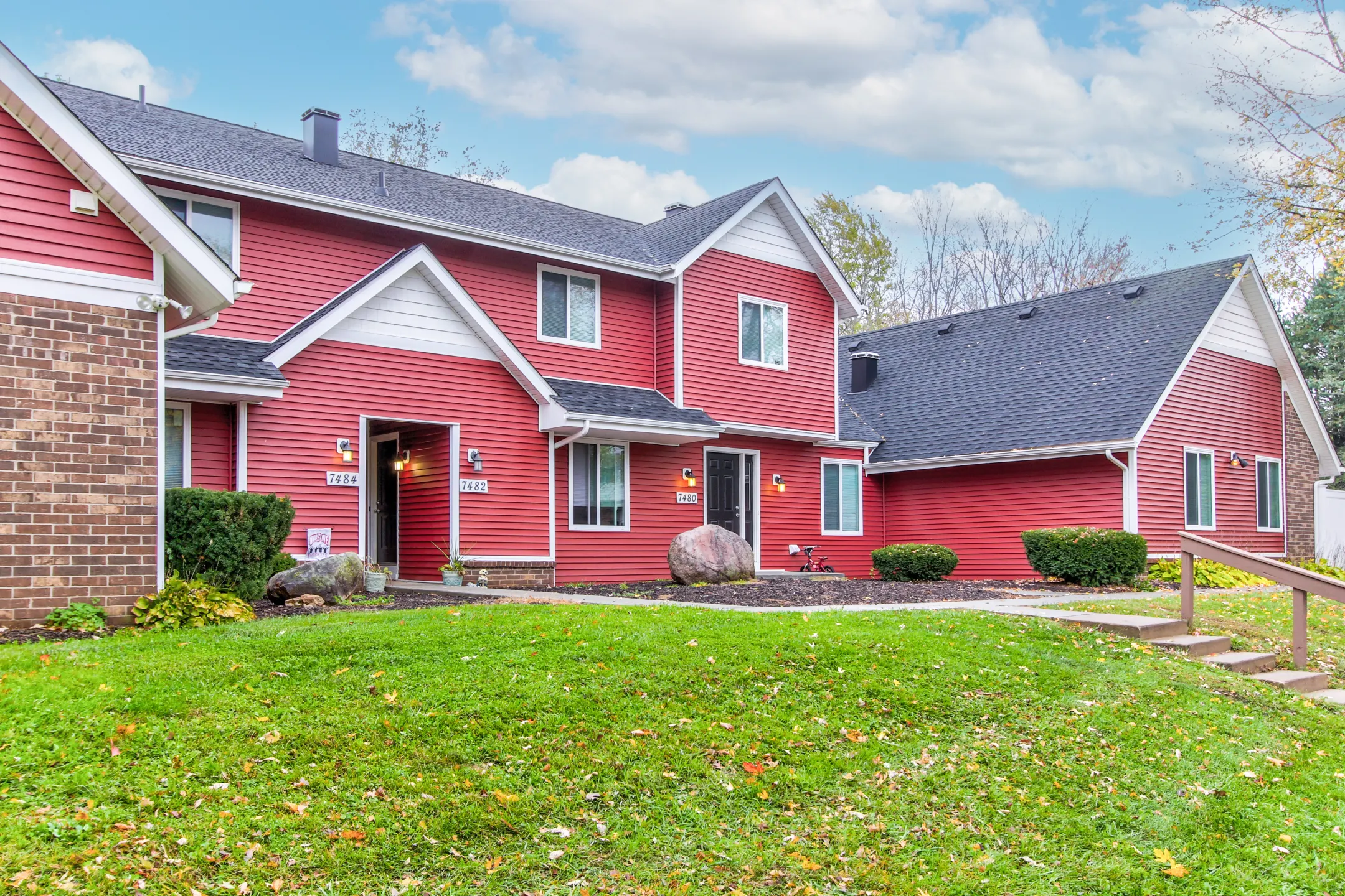 Crosscreeks Apartments and Townhomes Apartments Temperance, MI 48182