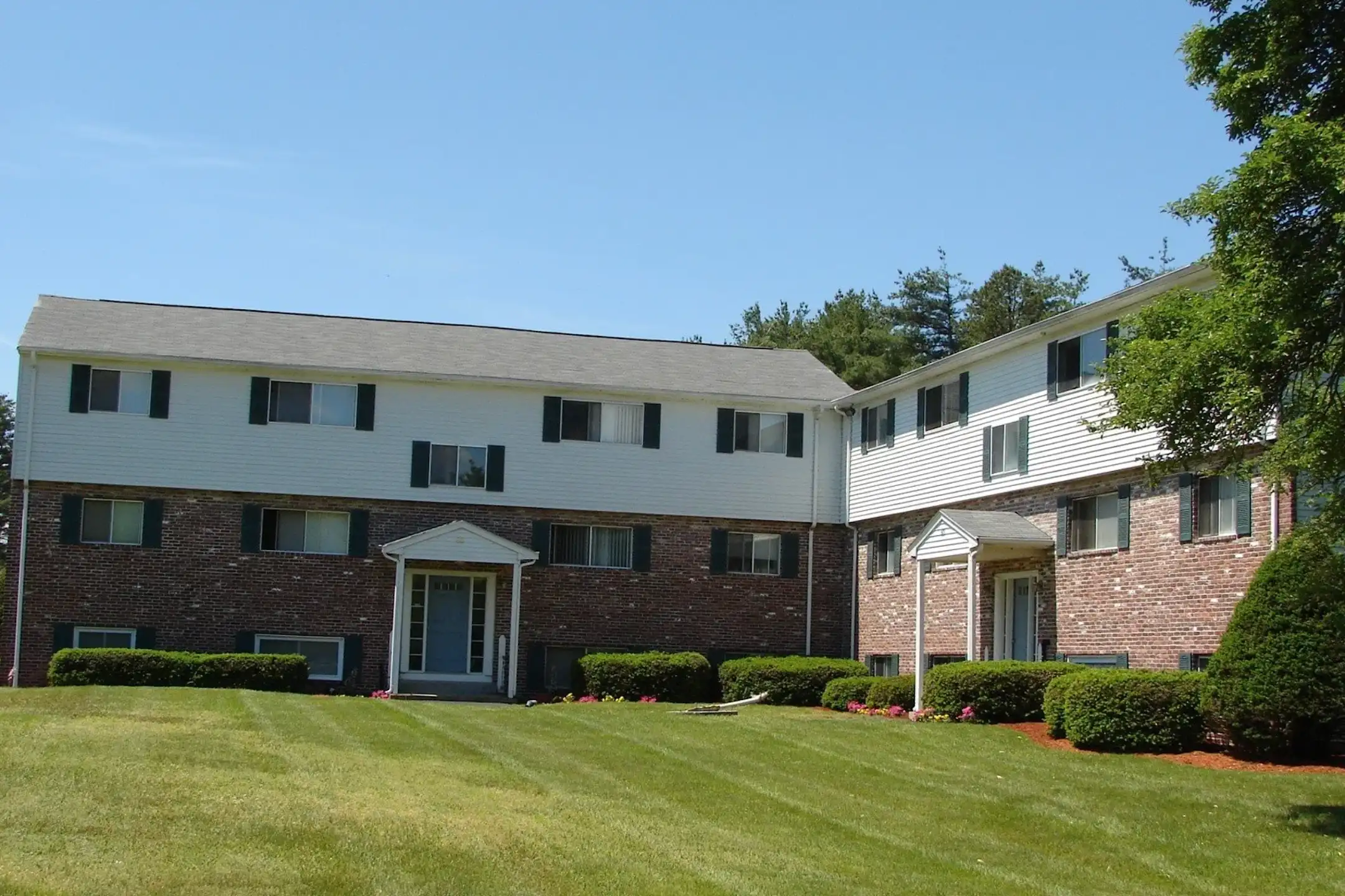 Woodlands, The Apartments Londonderry, NH 03053