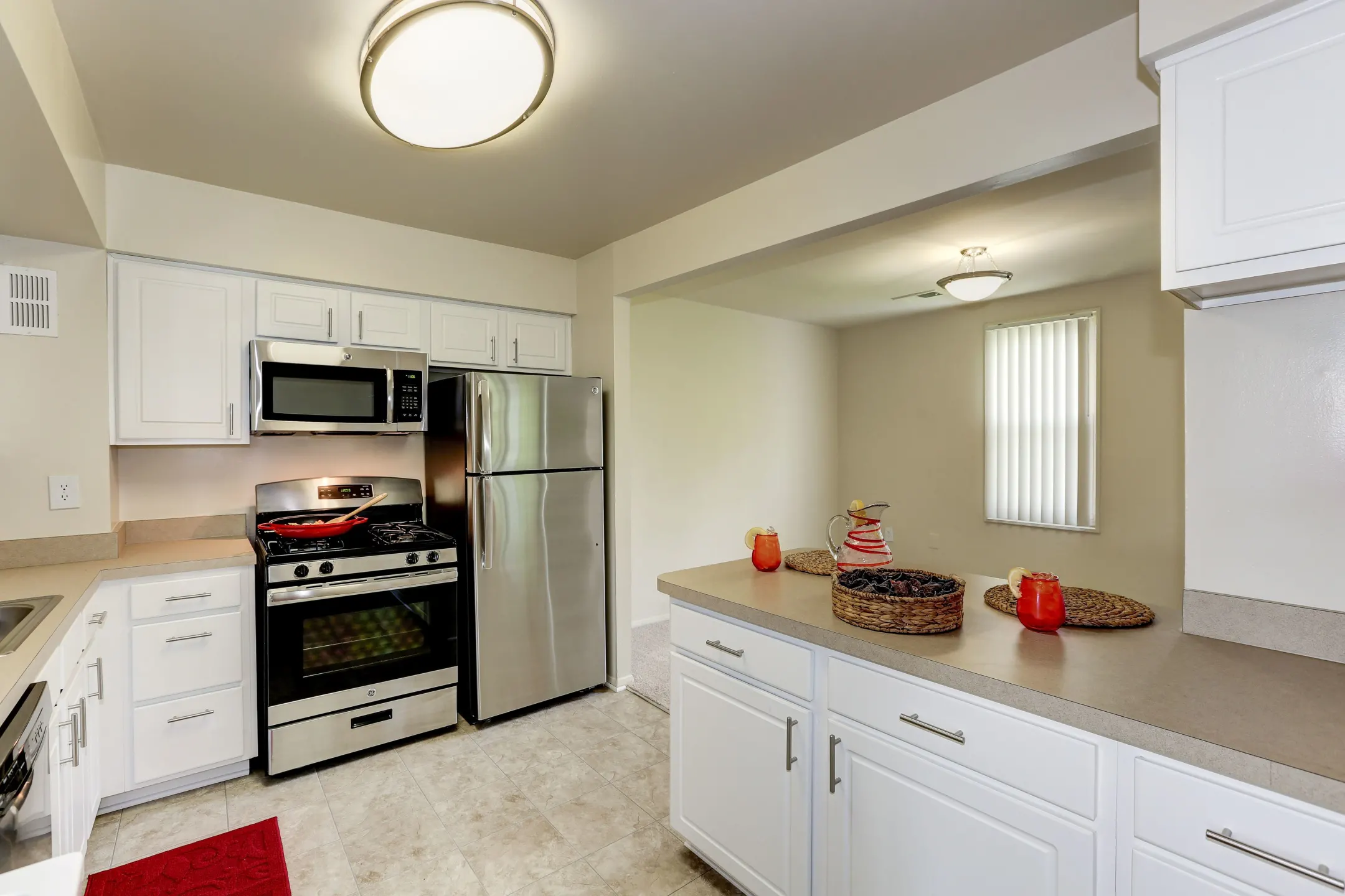 Kitchen - Mayfair House Apartments - Falls Church, VA