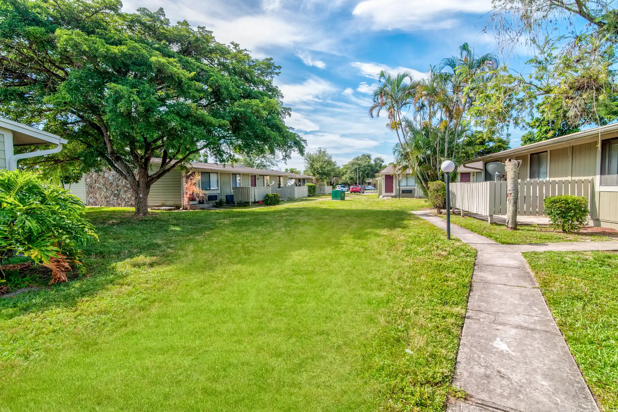 Oakland Hills Villas On The Lake 5501 SW 11th St Margate, FL