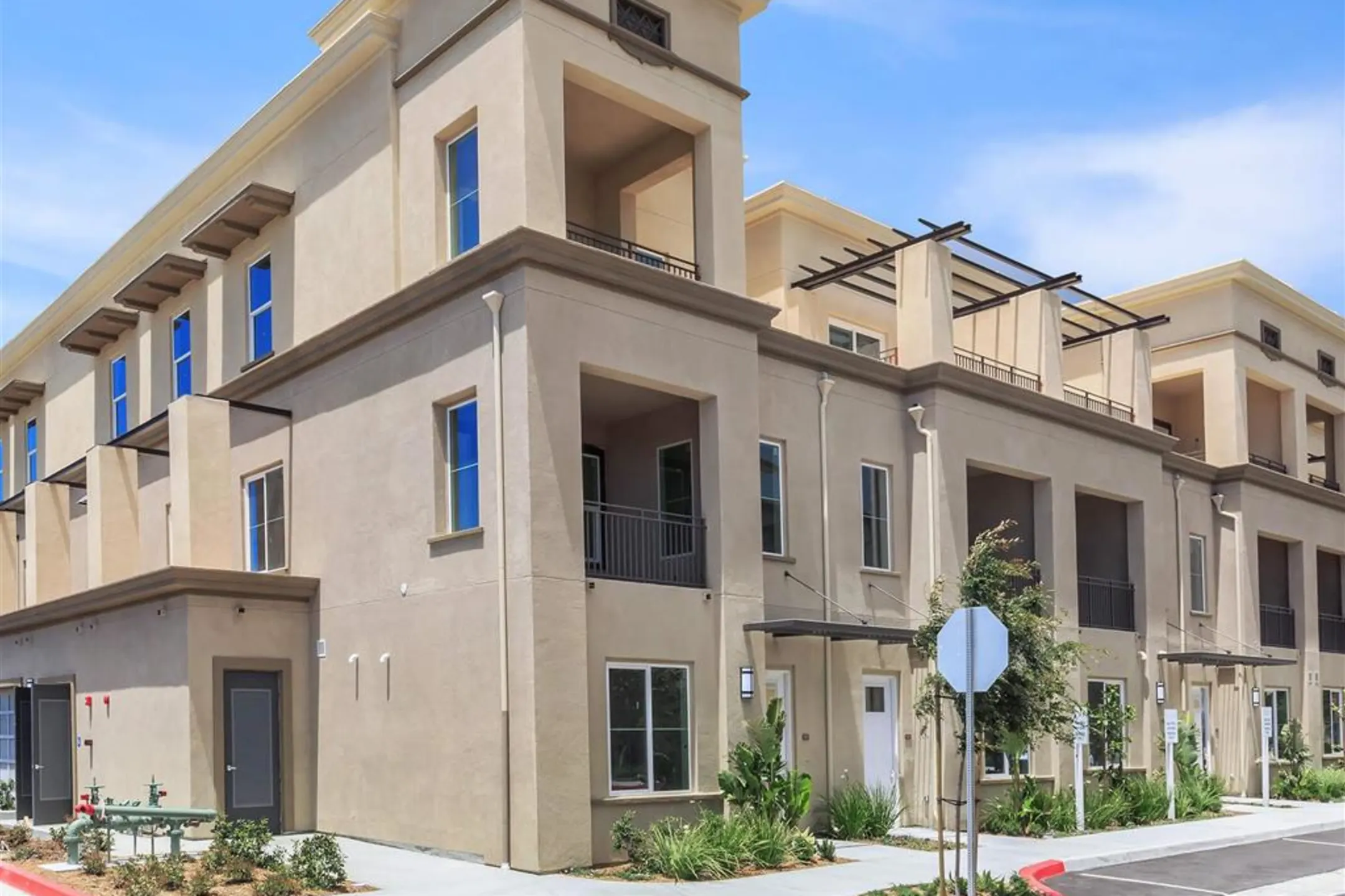 Mayfair Townhomes Apartments - Oxnard, CA 93036