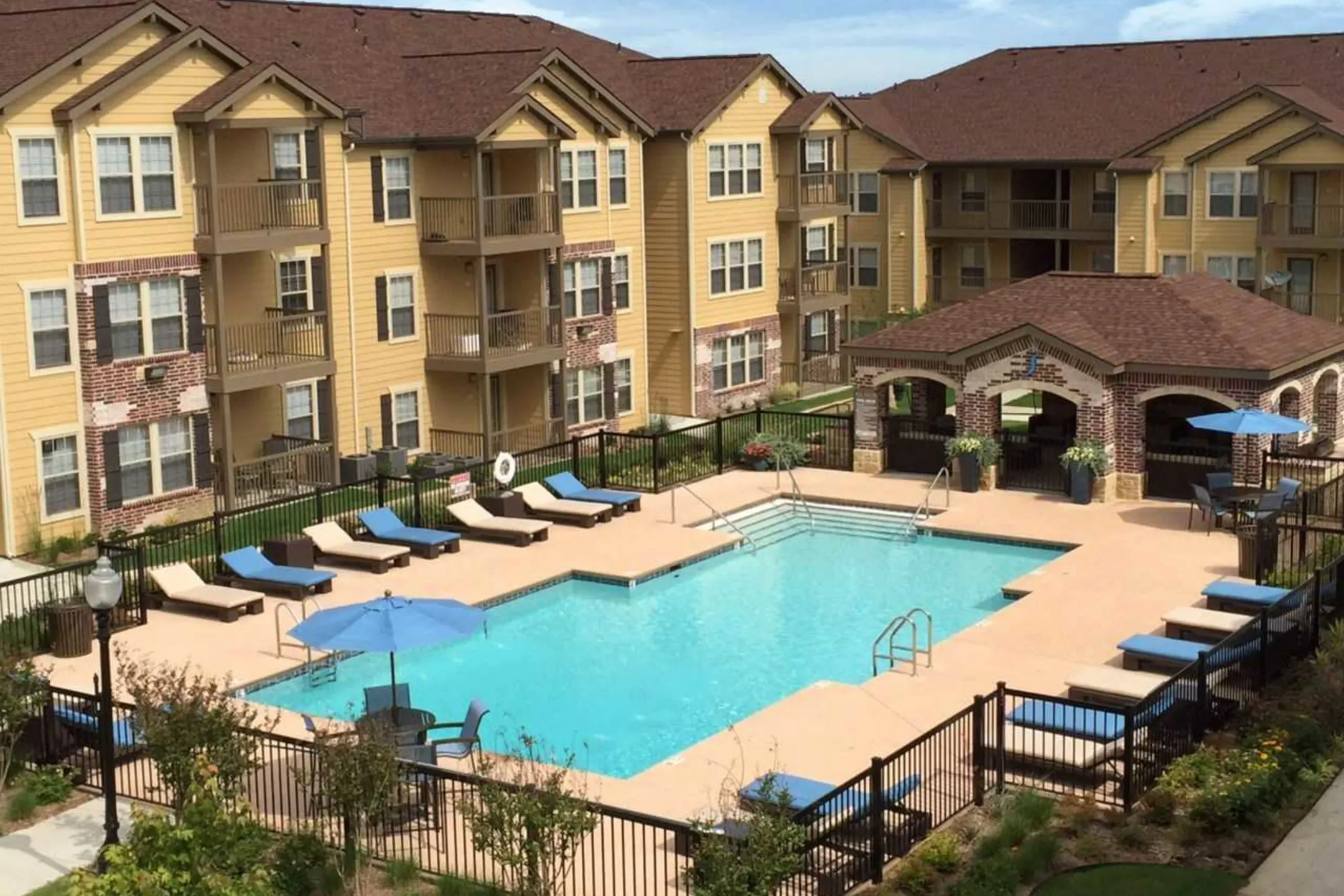 Pool - Cascata Luxury Apartments - Tulsa, OK