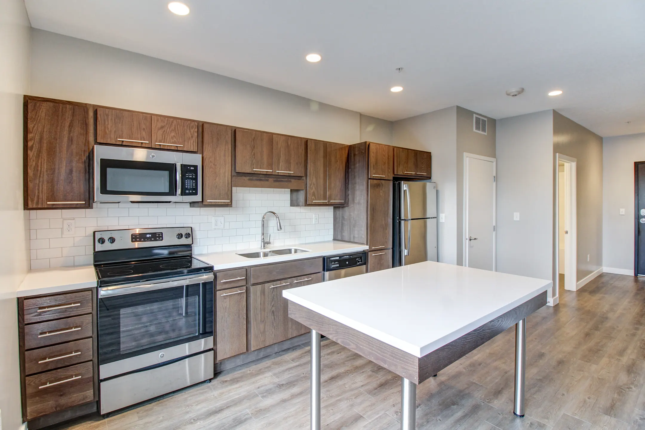 Flux Apartments 1400 E Walnut St Des Moines, IA Apartments for Rent
