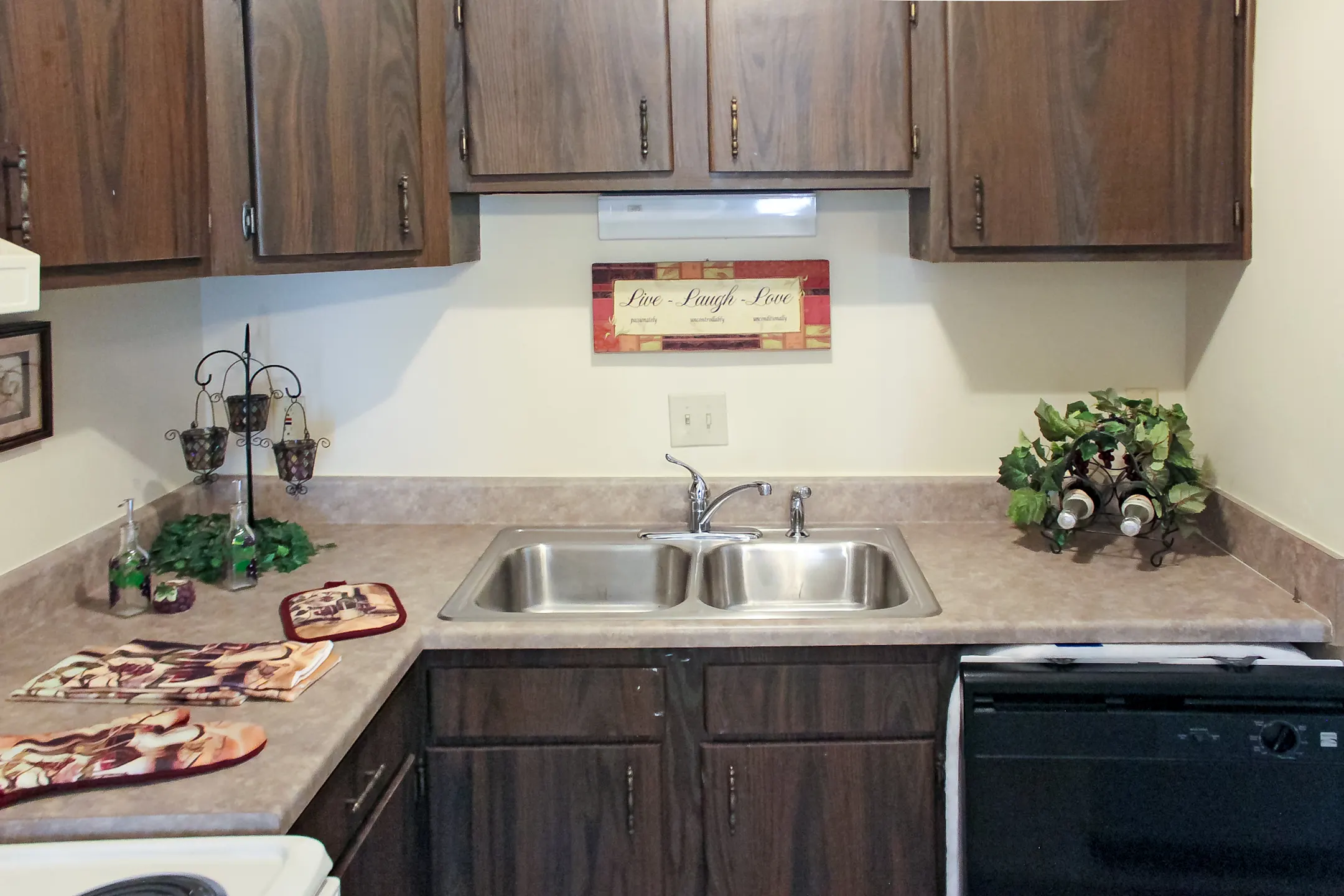 Kitchen - York Terrace North - Columbus, OH