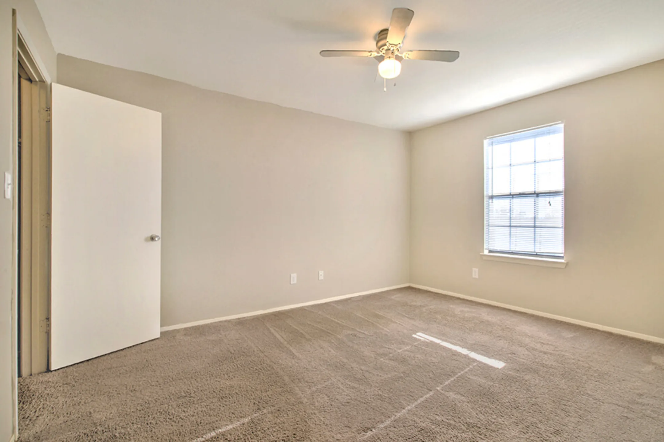 Rolling Oaks Apartments 400 Rolling Oaks Dr Giddings, TX Apartments