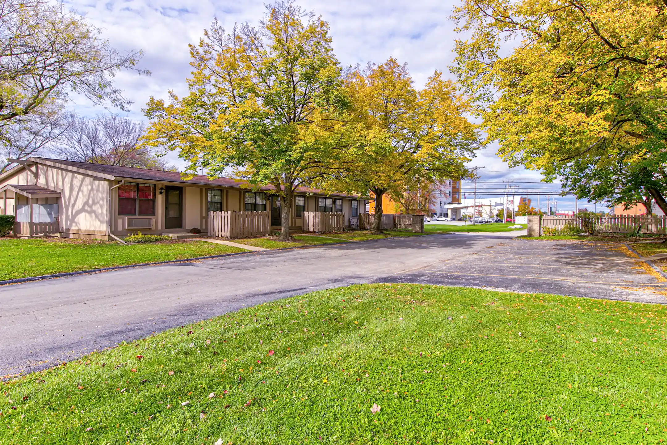 Ivywood Apartments 1556 Clough St Bowling Green, OH for Rent Rent.