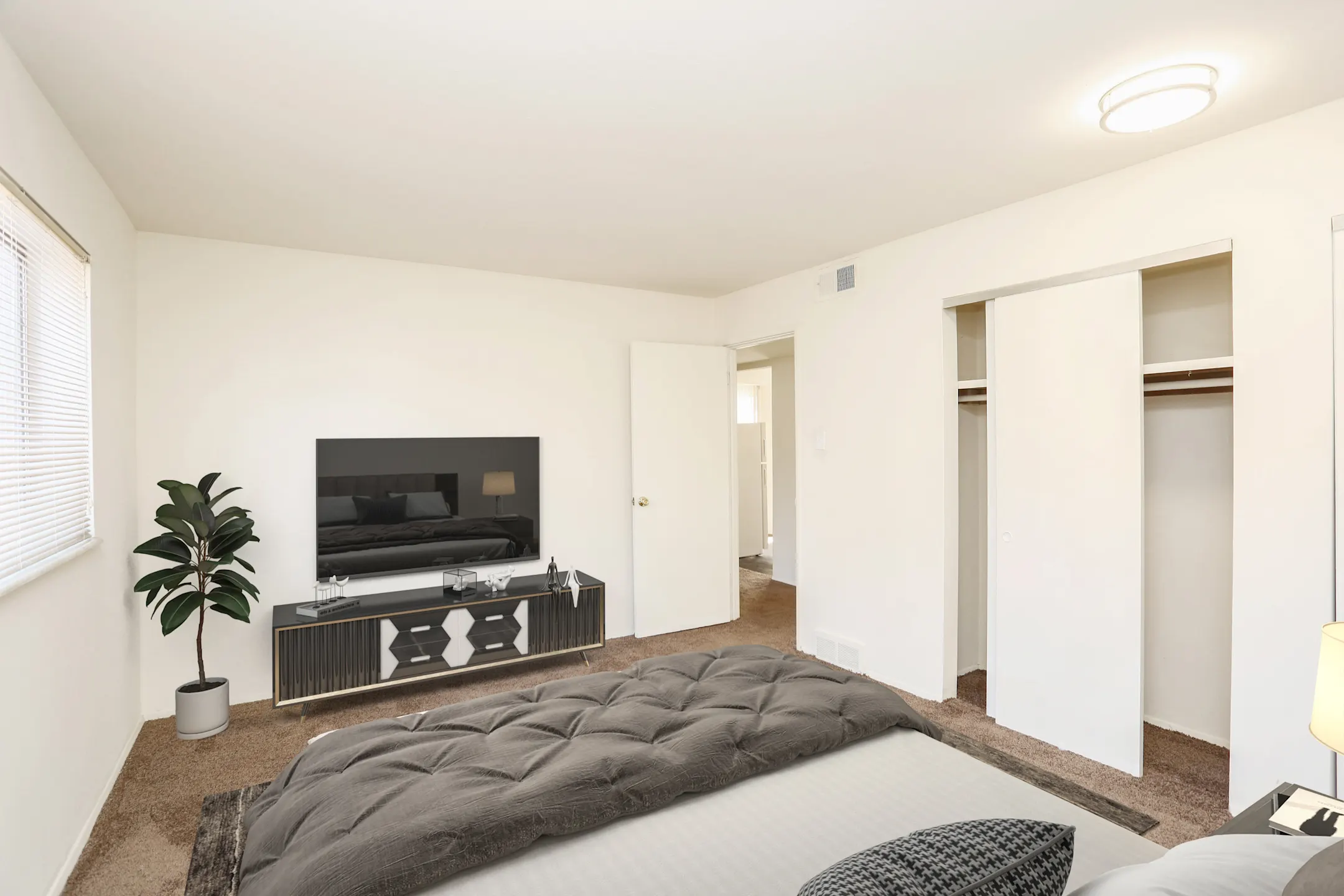 Carrollton Village Apartments Bridgeton, MO 63044