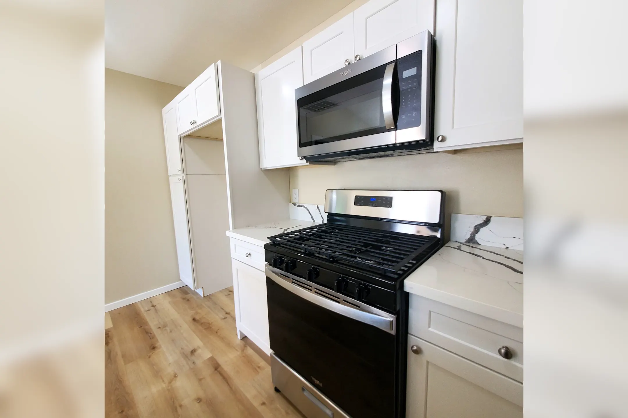 Creekside Apartments Riverside
