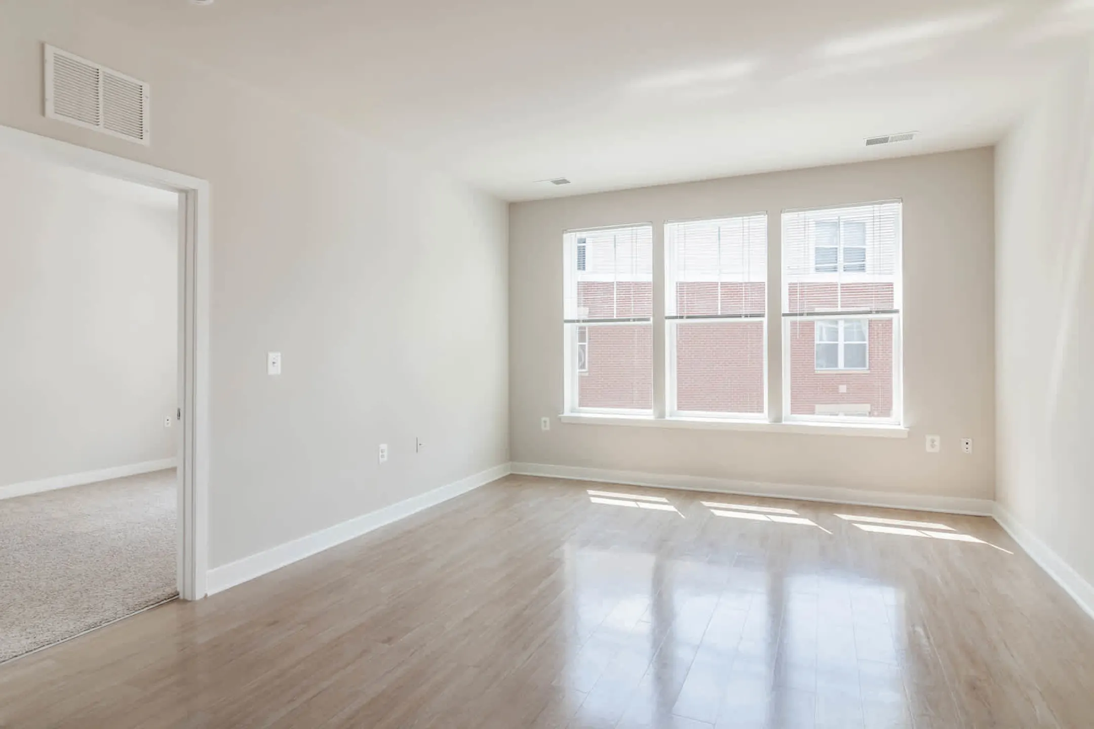 Living Room - Radiant Fairfax Ridge Apartments - Fairfax, VA