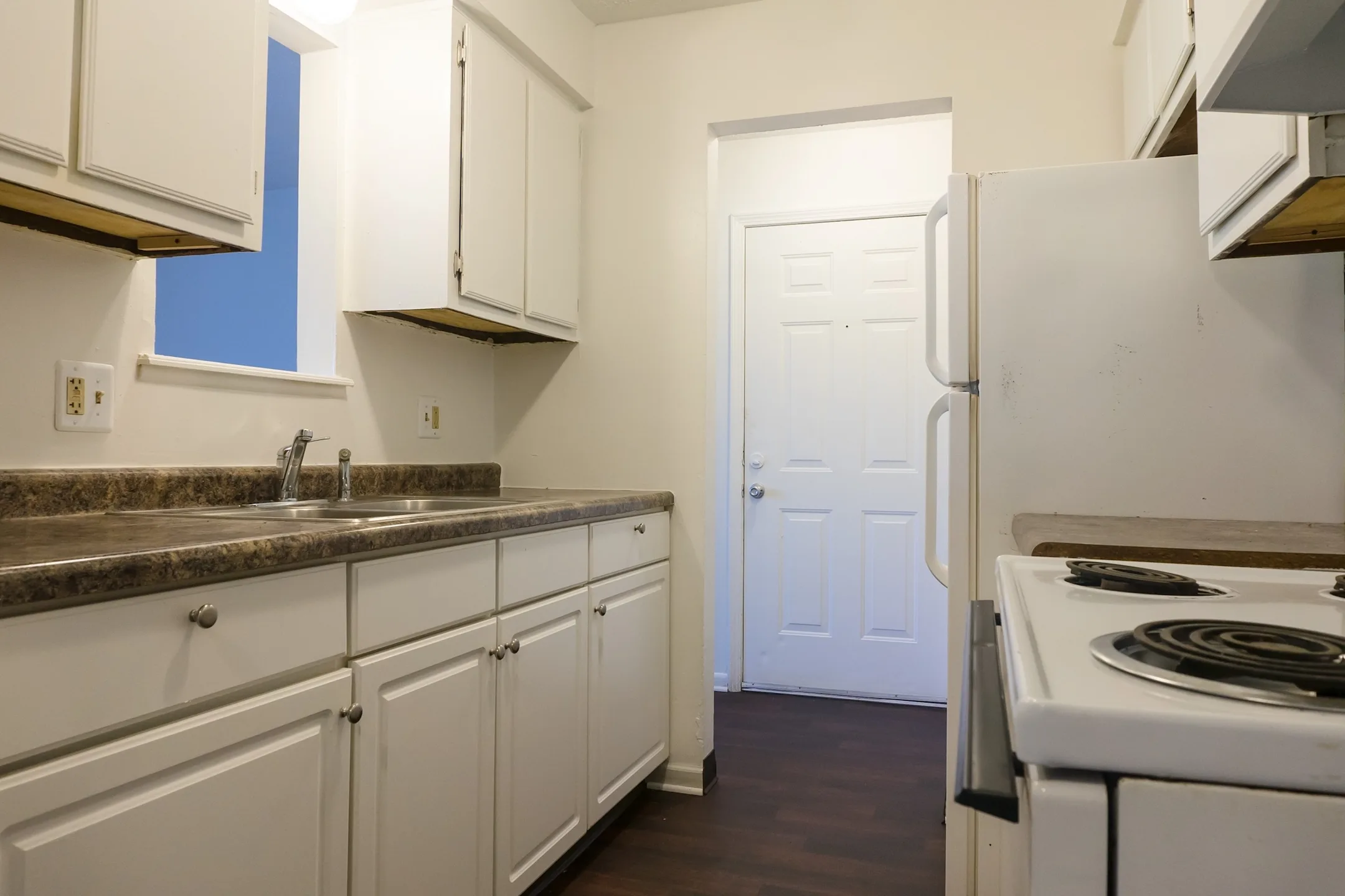 Baltic Flatz 1001 West Cavanaugh Road Lansing, MI Apartments for