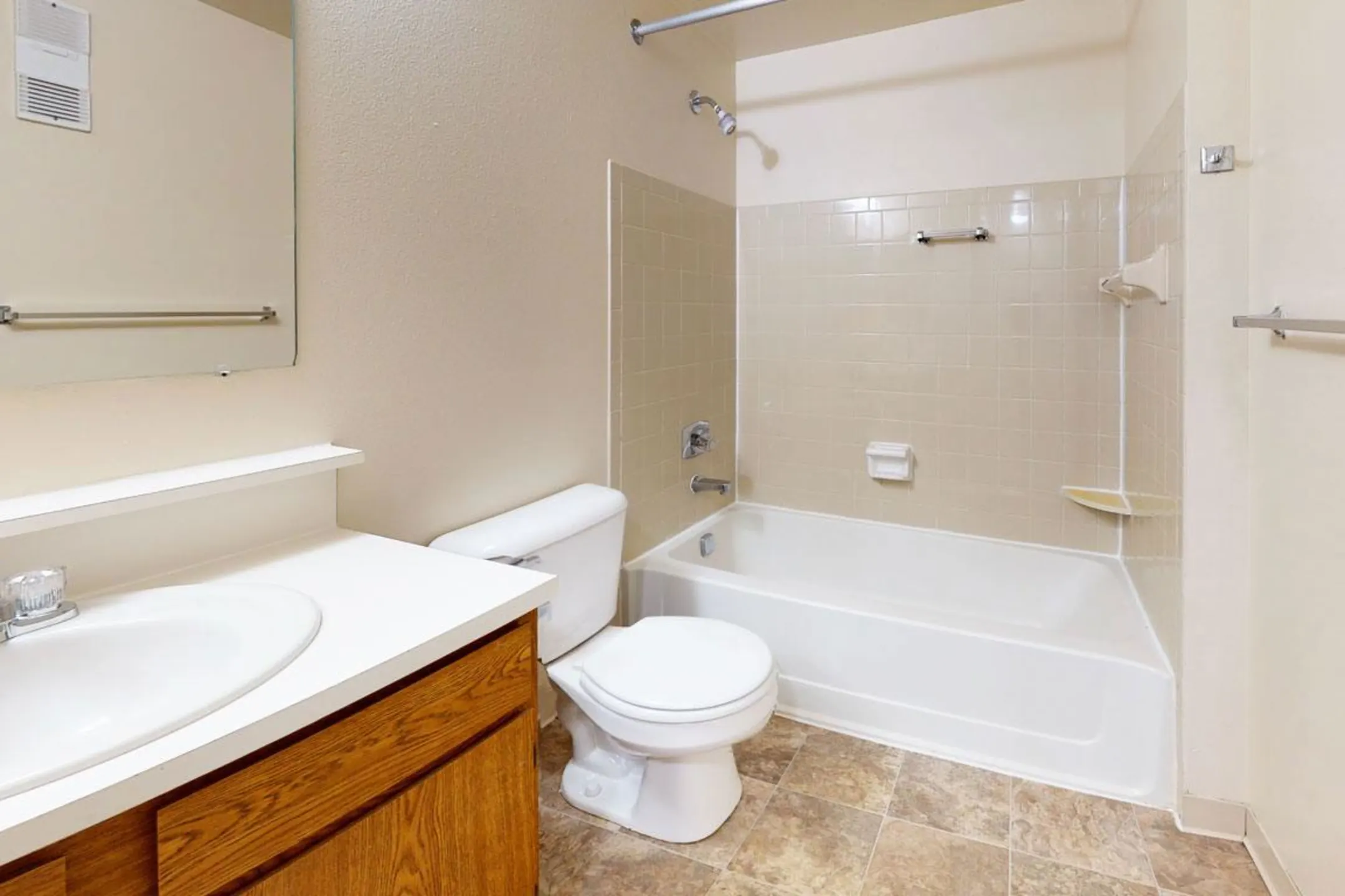 Bathroom - Hampton Lakes - Grand Rapids, MI