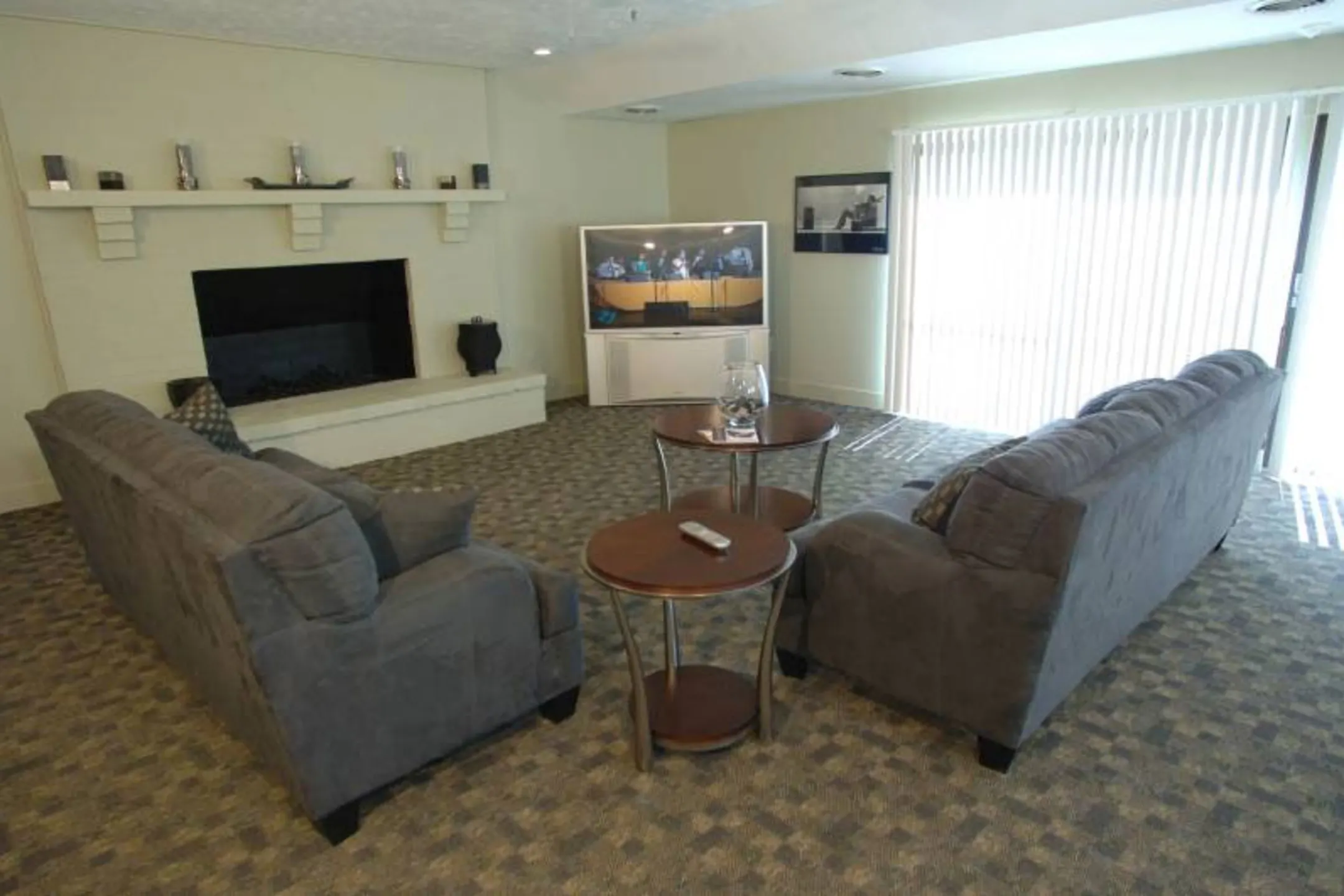 Living Room - Breton Court Apartments - Grand Rapids, MI
