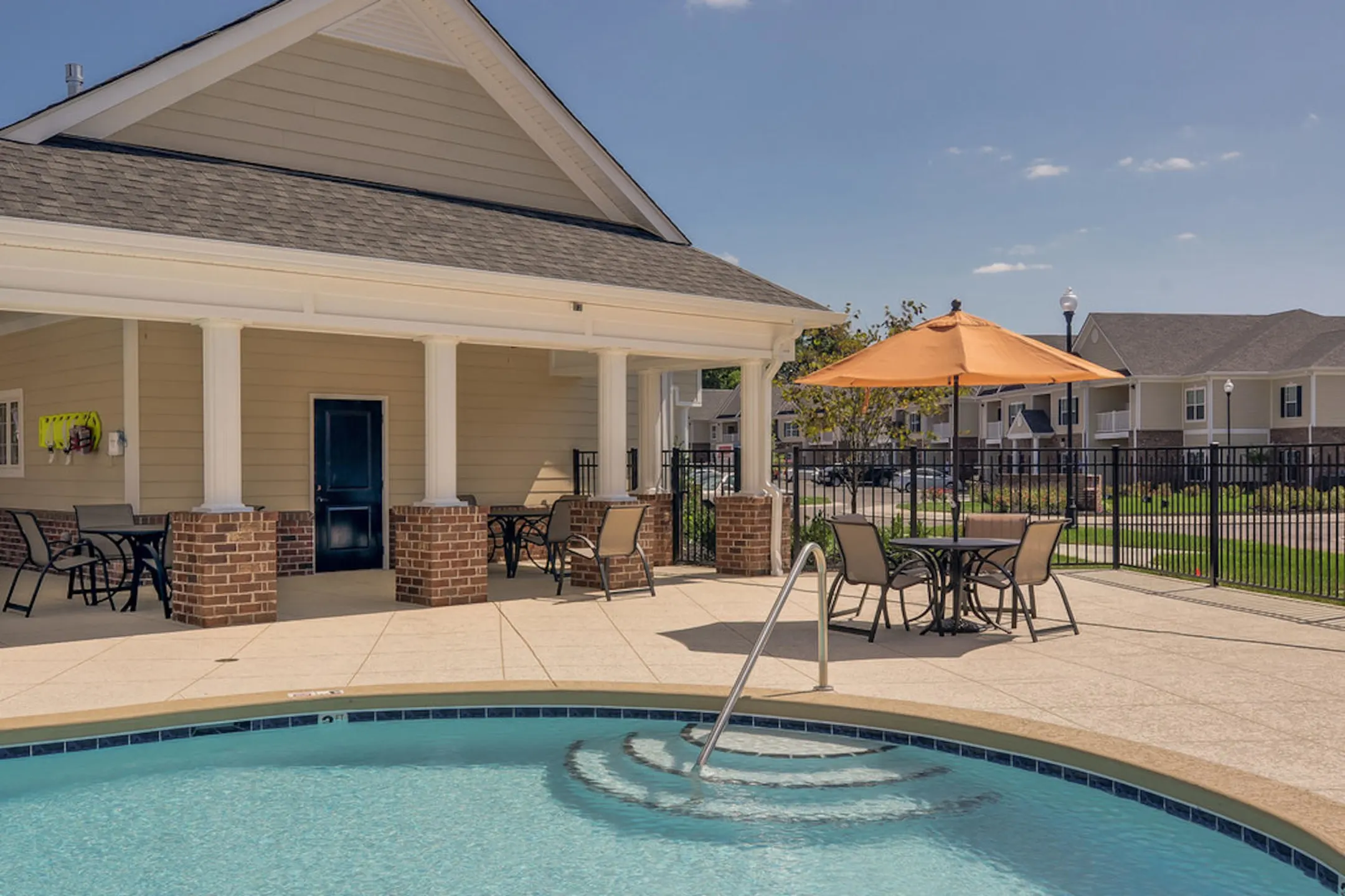 Pool - Cumberland Trace Village Apartments - Bowling Green, KY