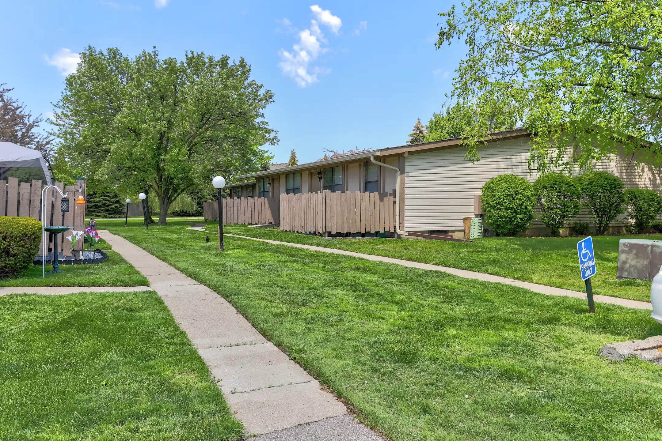 The Willows 49330 Carlos St Chesterfield, MI Apartments for Rent