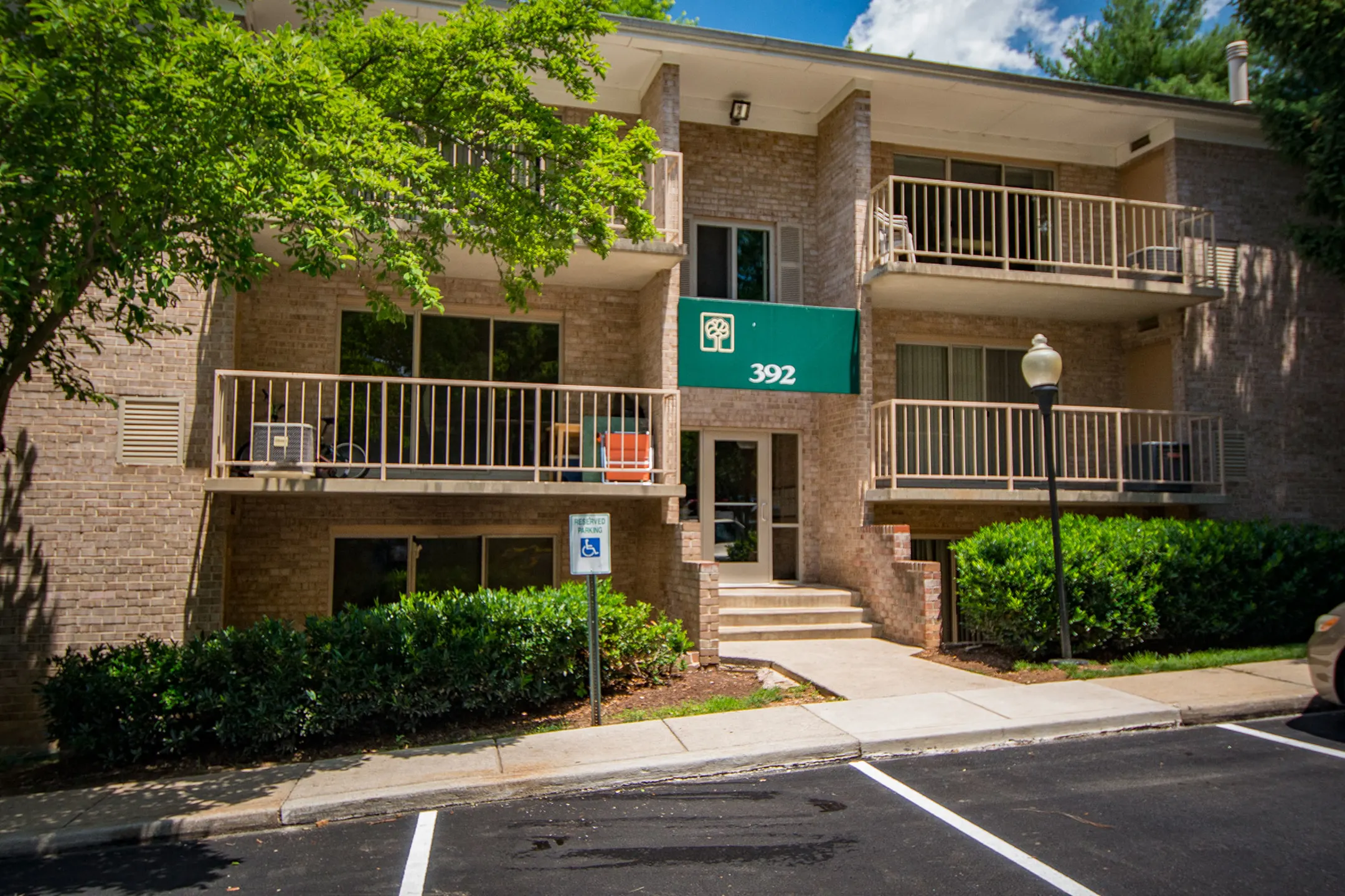 Spring Ridge Apartments 374 N. Summit Avenue Gaithersburg, MD