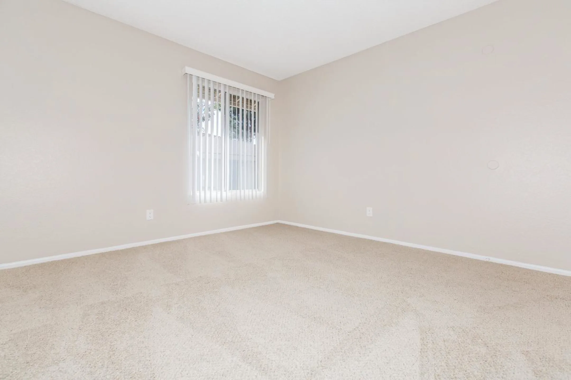 Carlyle Square Apartment Homes 266 Backs Ln Placentia, CA