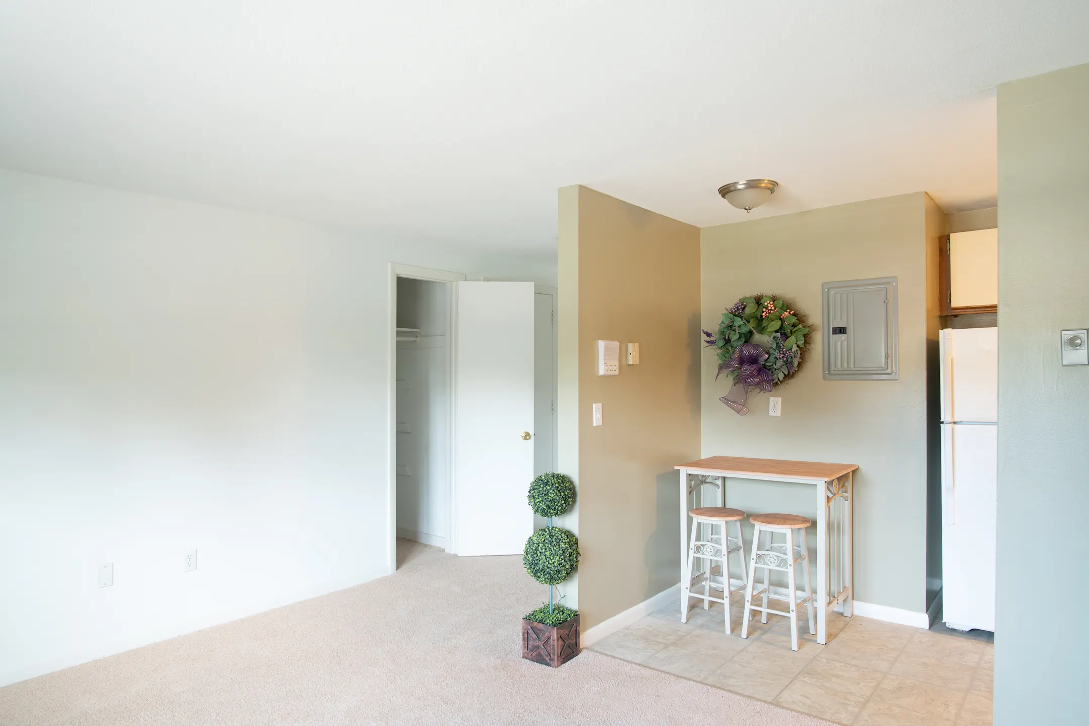 Coachlight Village 1 Belden Ct Agawam, MA Apartments for Rent Rent.