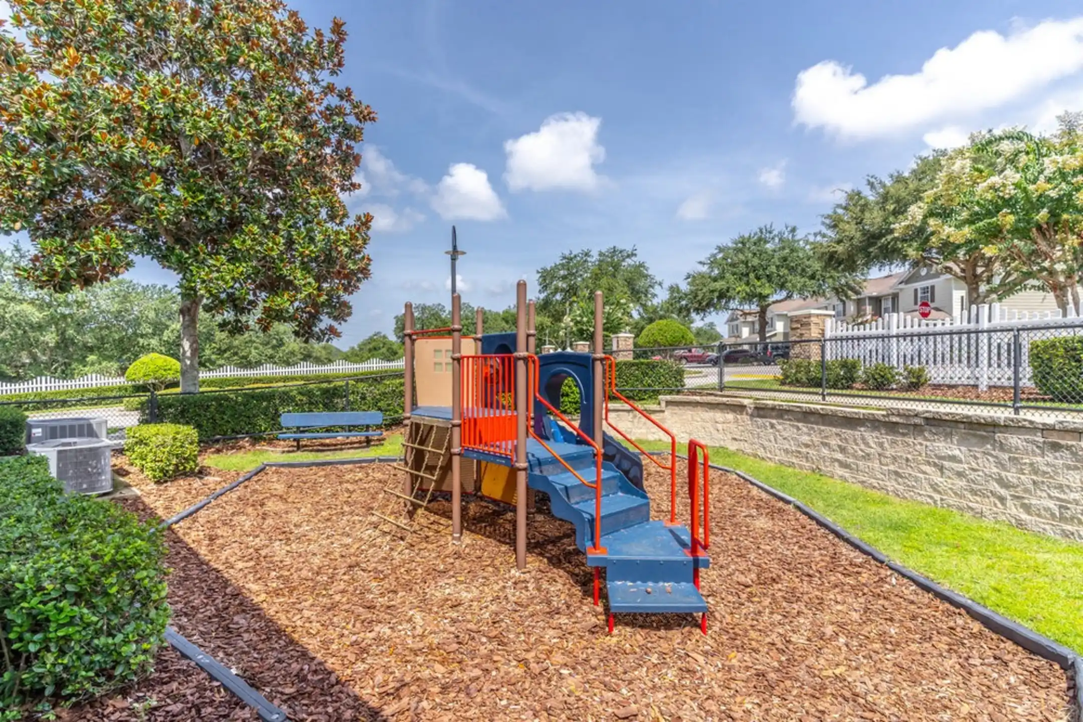 The Cove at Lady Lake 735 S Highway 27/441 Lady Lake, FL Apartments