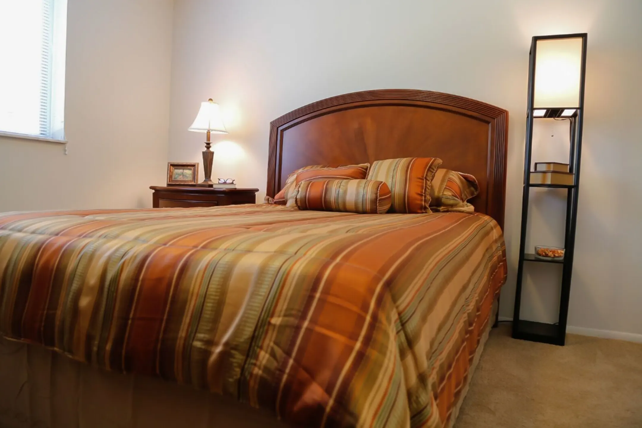 Chestnut Lake Apartments Strongsville, OH 44136