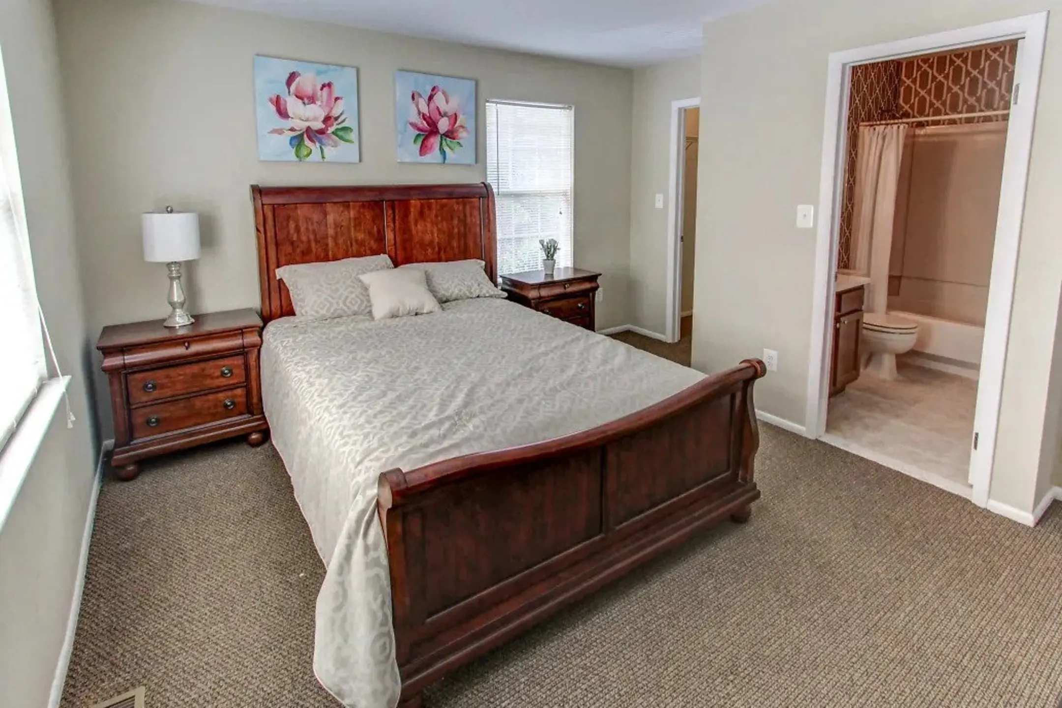 Royal Oaks East Garden 701 Royal Oaks Ct Monmouth Junction, NJ