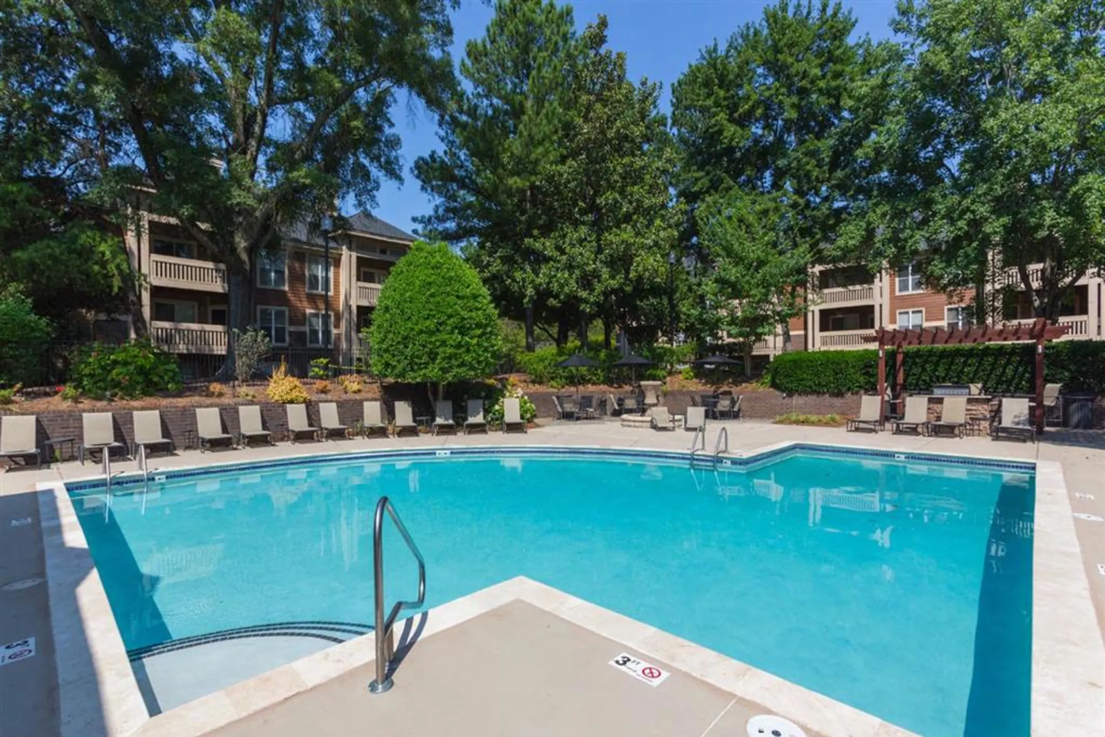 Northlake Apartments 8215 Crescent Ridge Dr Charlotte, NC