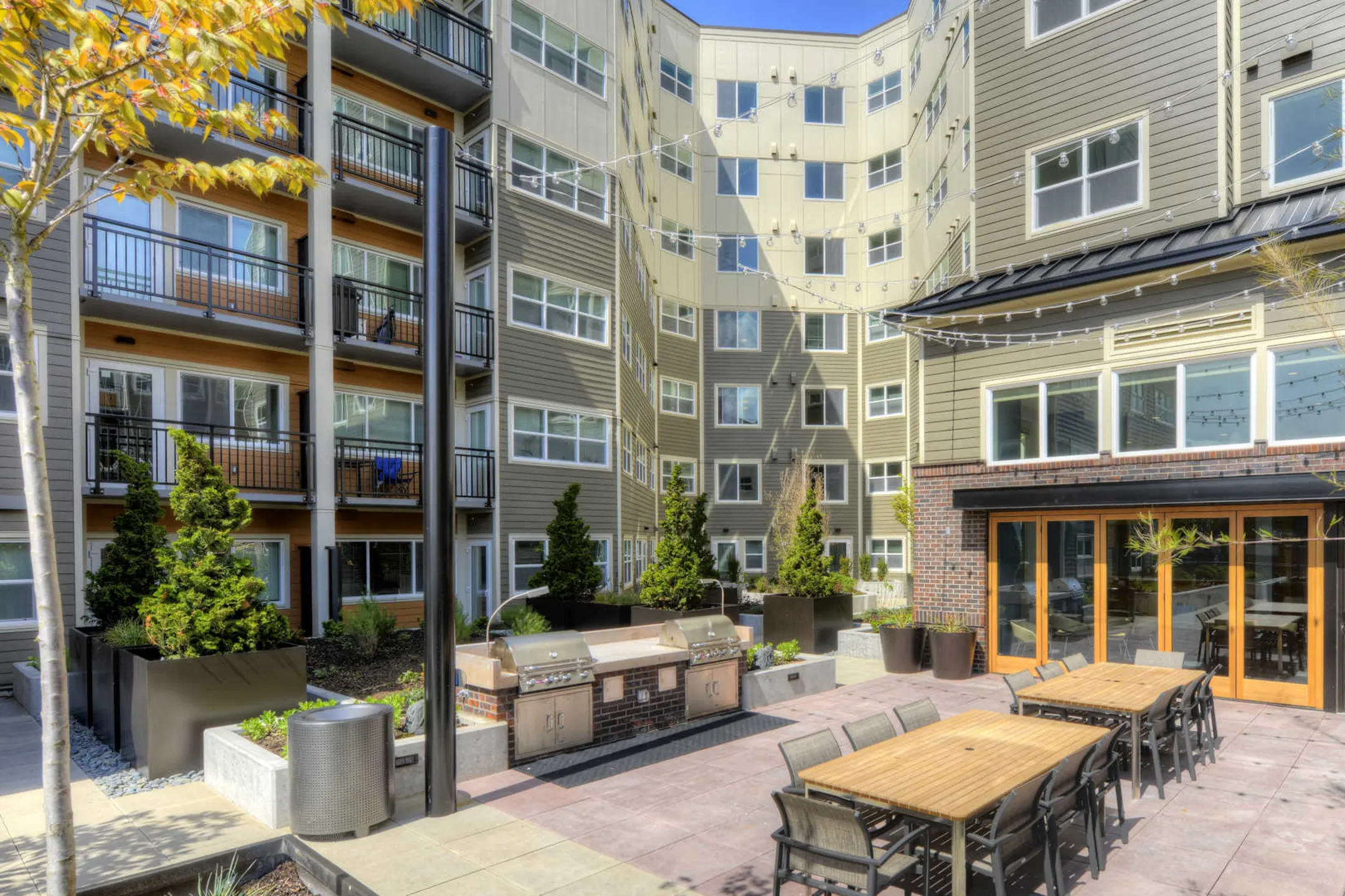 Building - Urbana Apartments - Seattle, WA