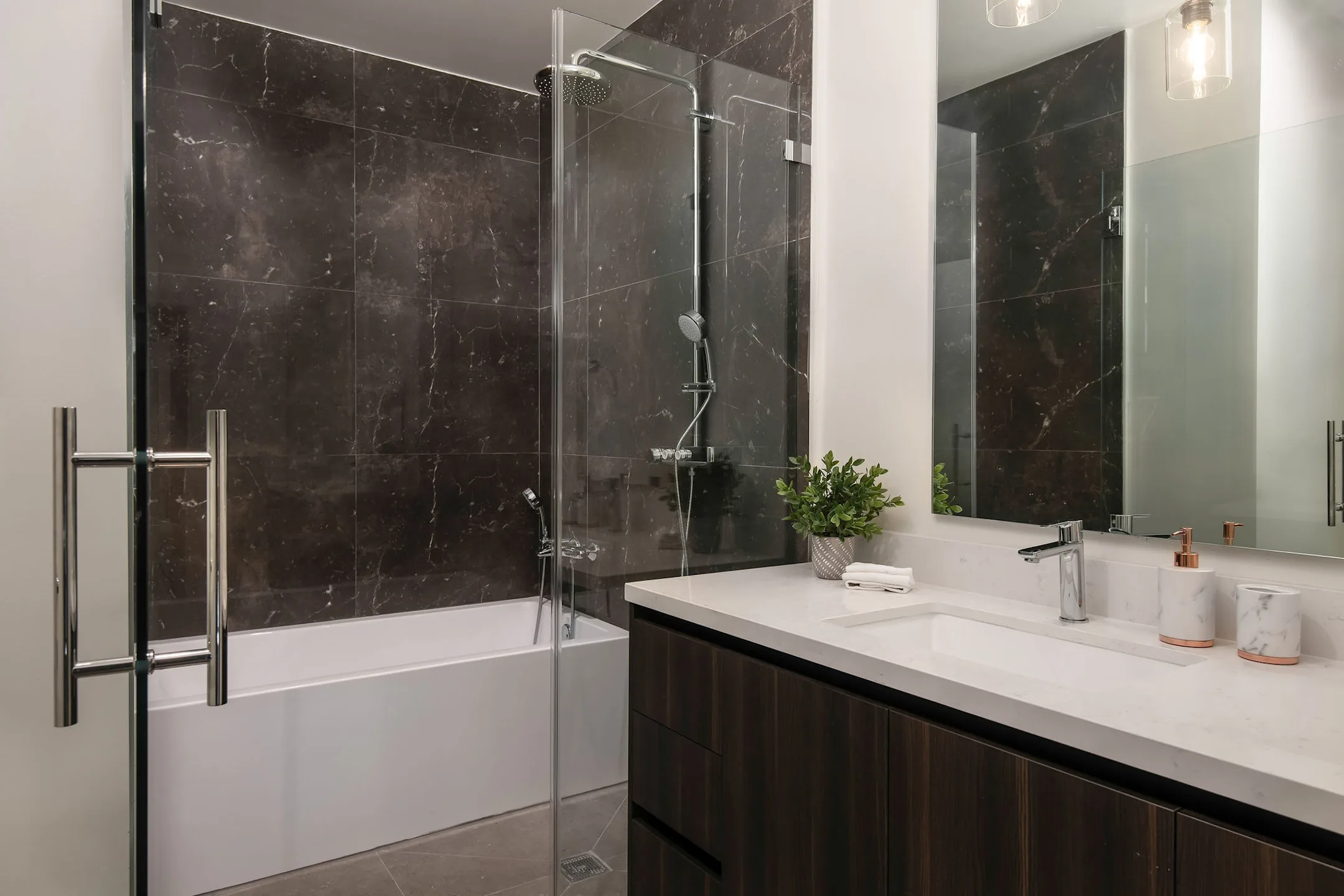 Bathroom - Arista Glendale - Glendale, CA