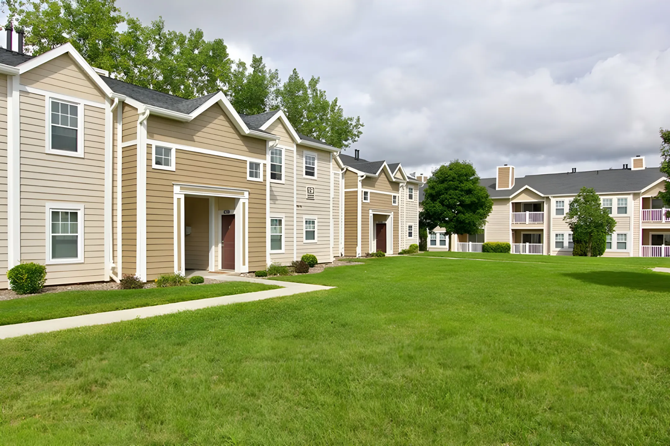 Building - Country Club Manor Apartments - Williamsville, NY